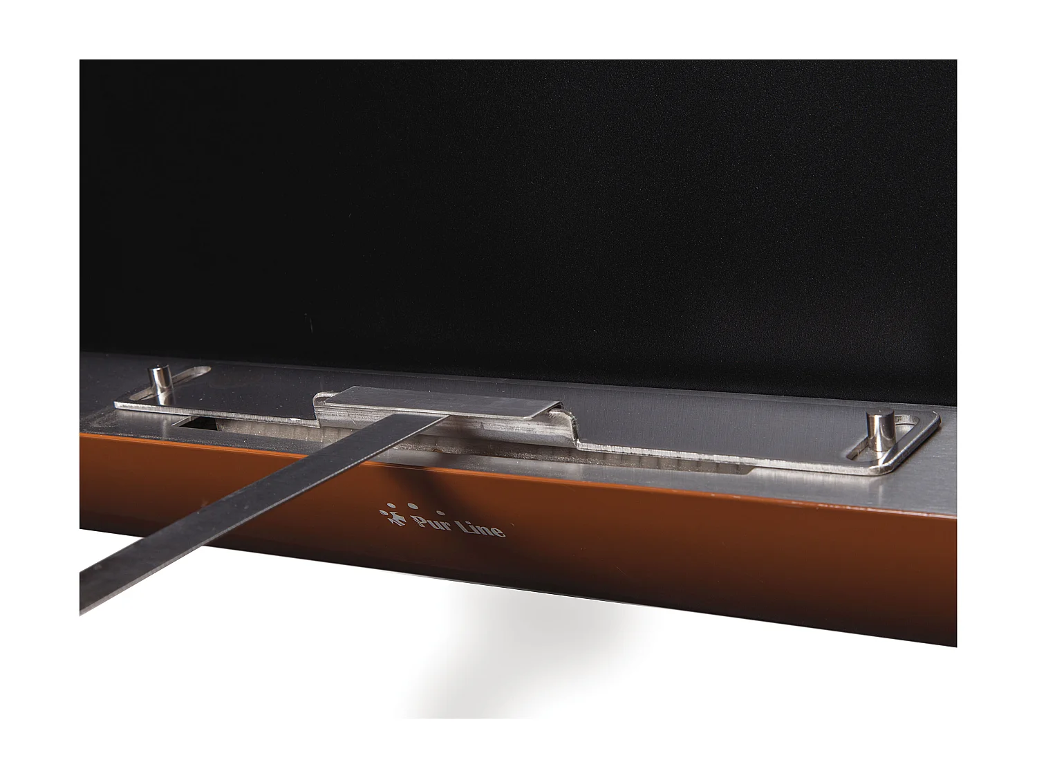 Lareira a etanol de parede com painel frontal curvo