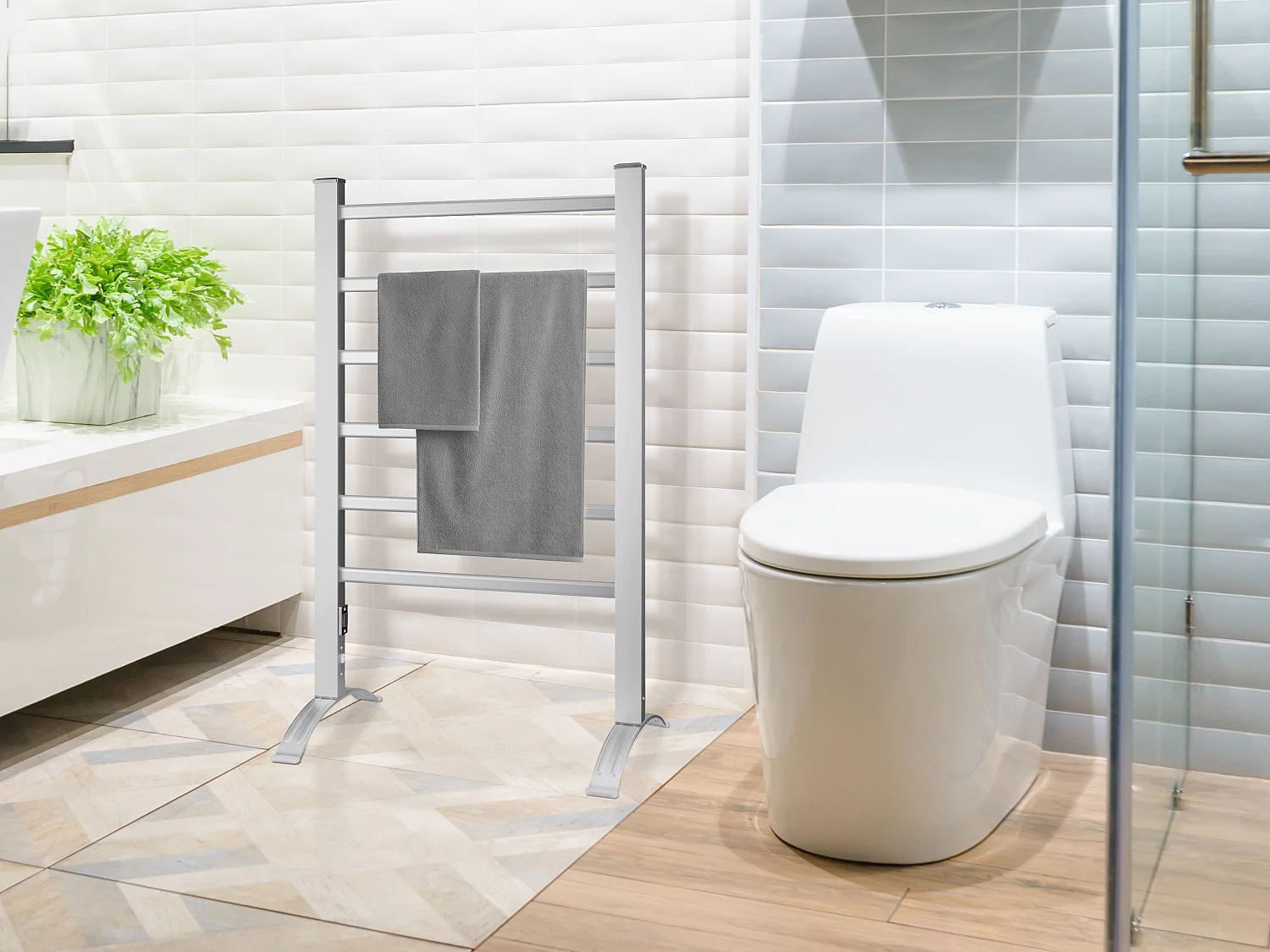 100W vloerstaand elektrisch handdoekenrek in aluminium, zilver