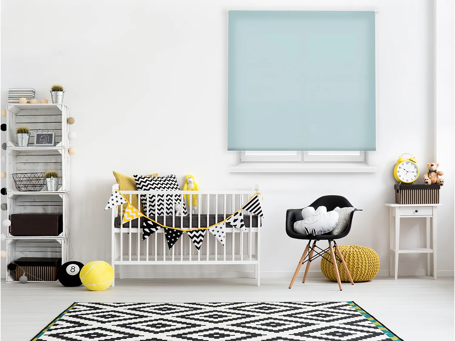 Cortina de rolo translúcido com trama simples e corrente manual