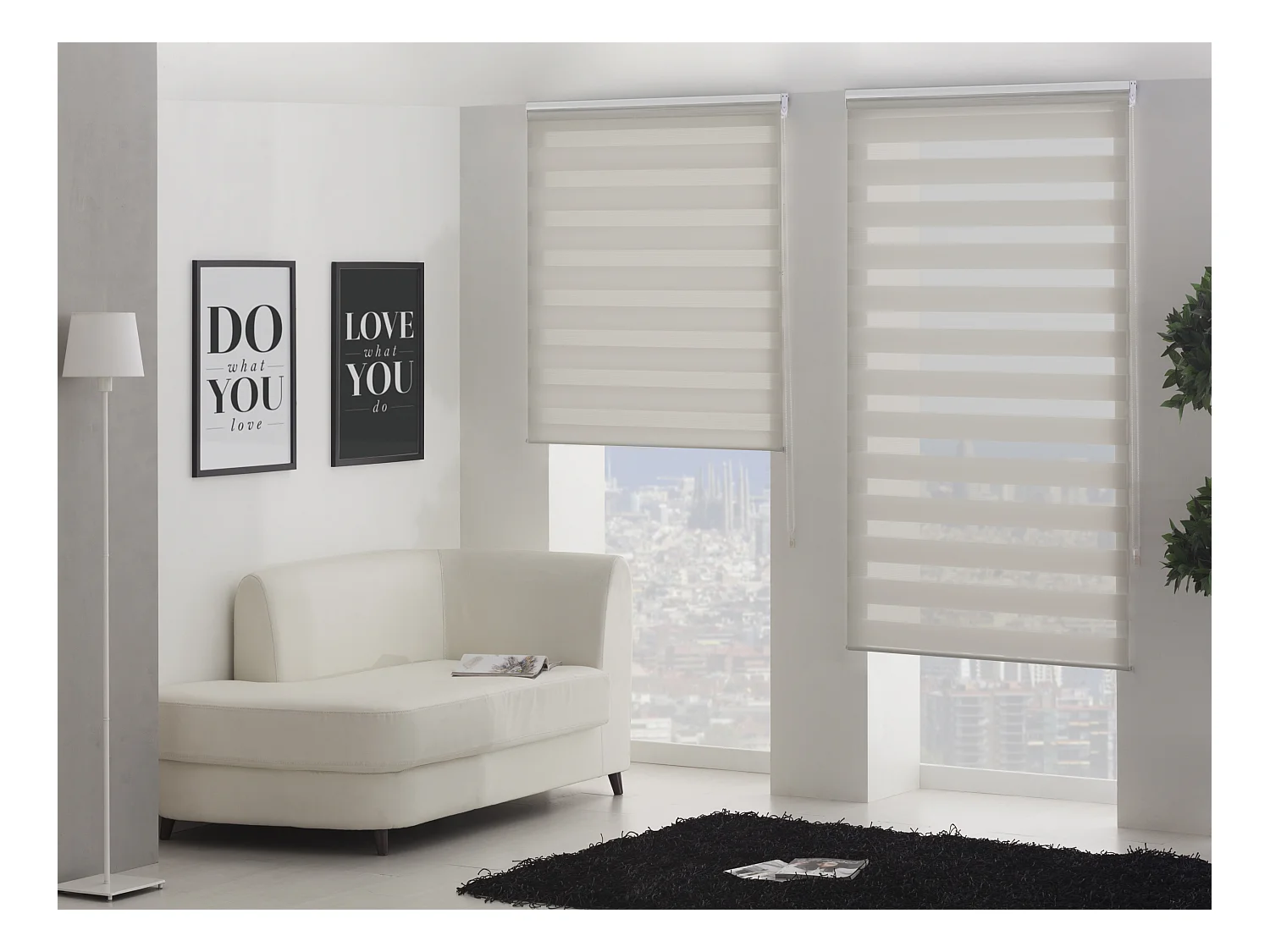 Tweekleurig dag- en nachtrolgordijn met dubbele weving en handketting