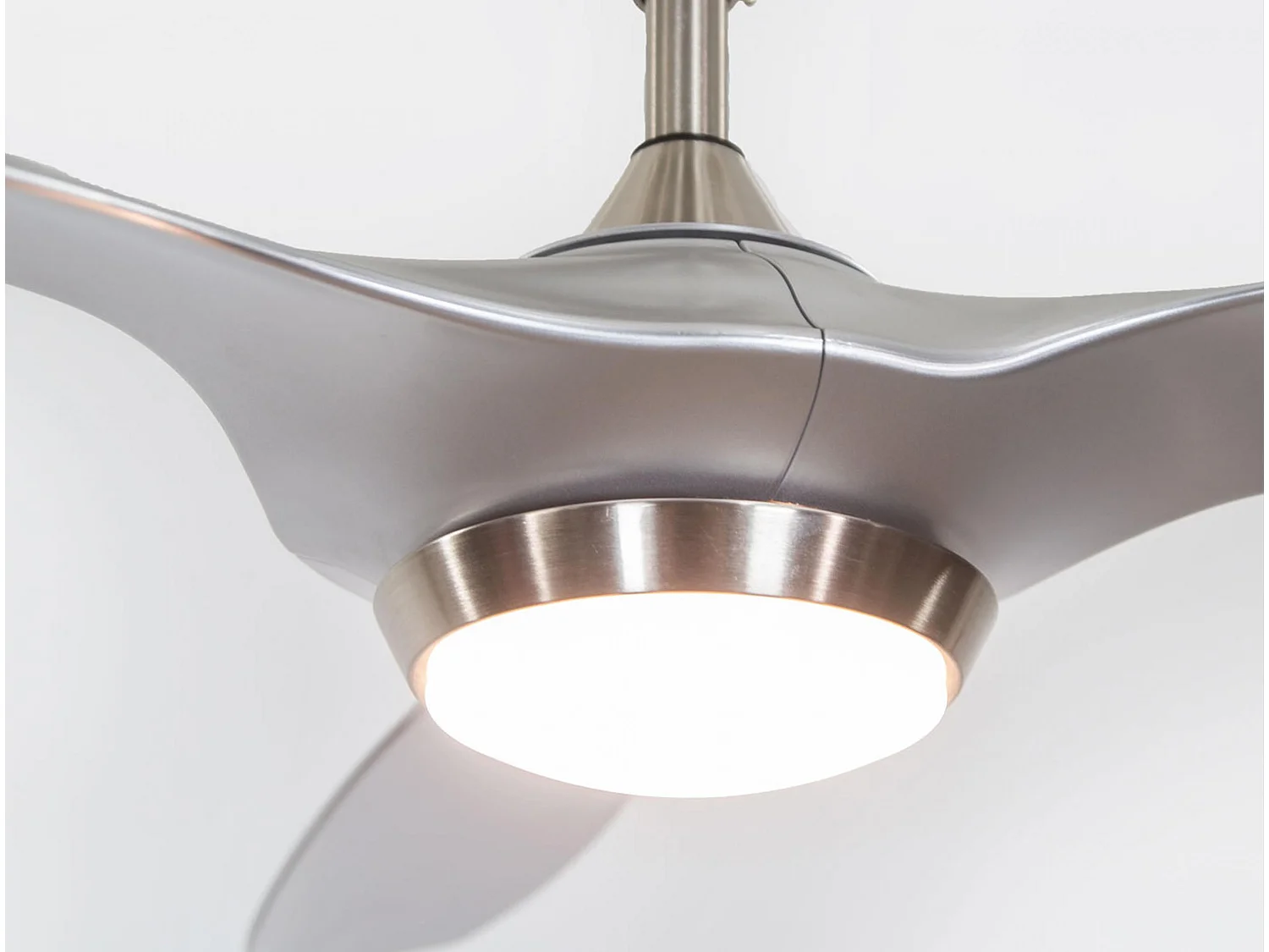 Ventilateur de plafond ø132 cm avec LED et Wifi Réversible Hypersilence