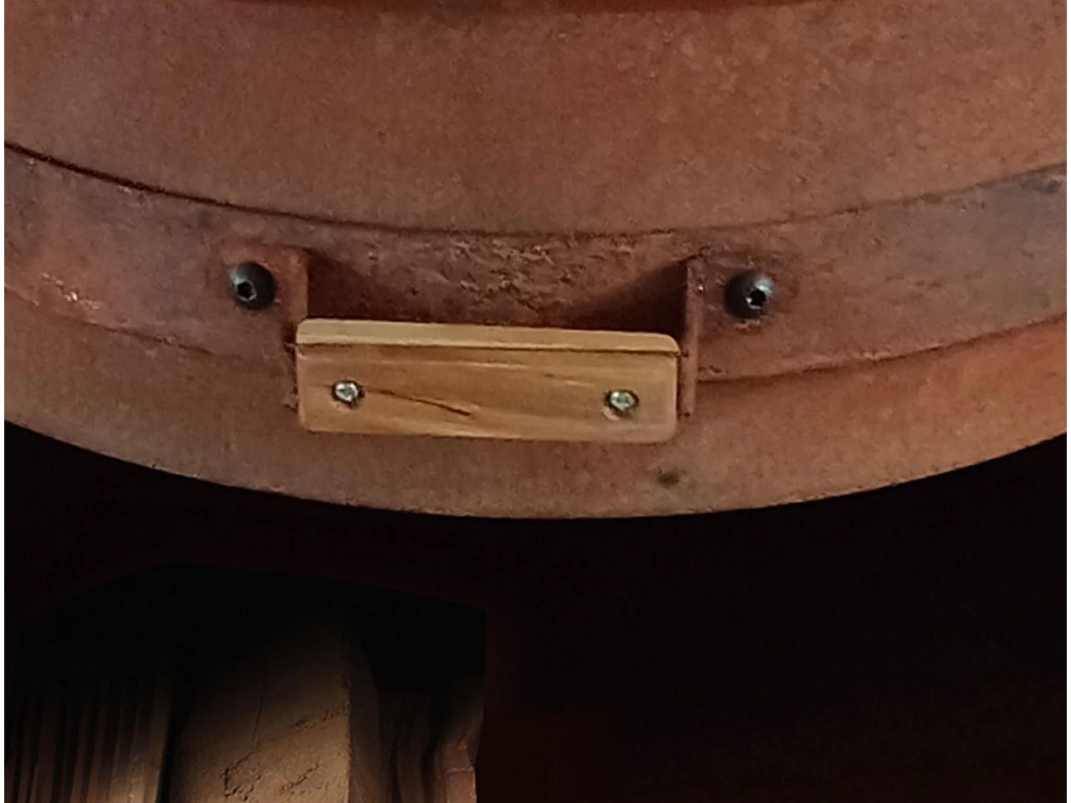 Barbecue rond avec plaque d'acier ronde et grille