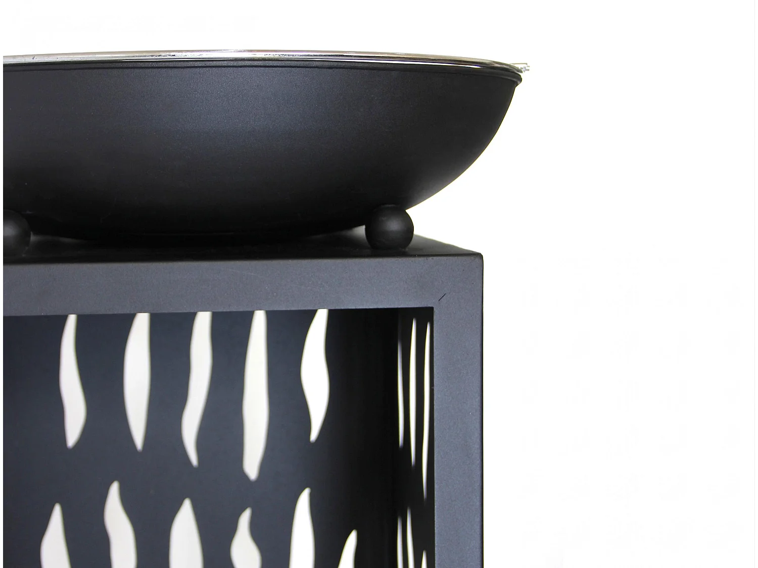 Elegante griglia in acciaio cromato nero