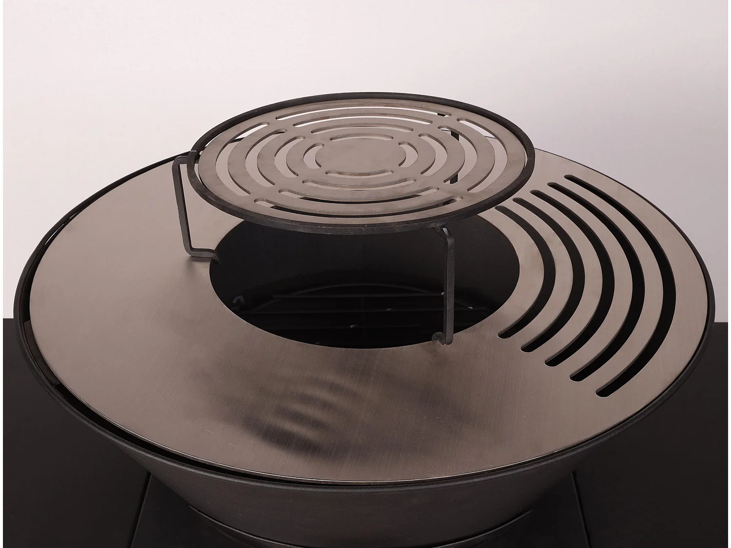 Holzkohlegrill EFP57B