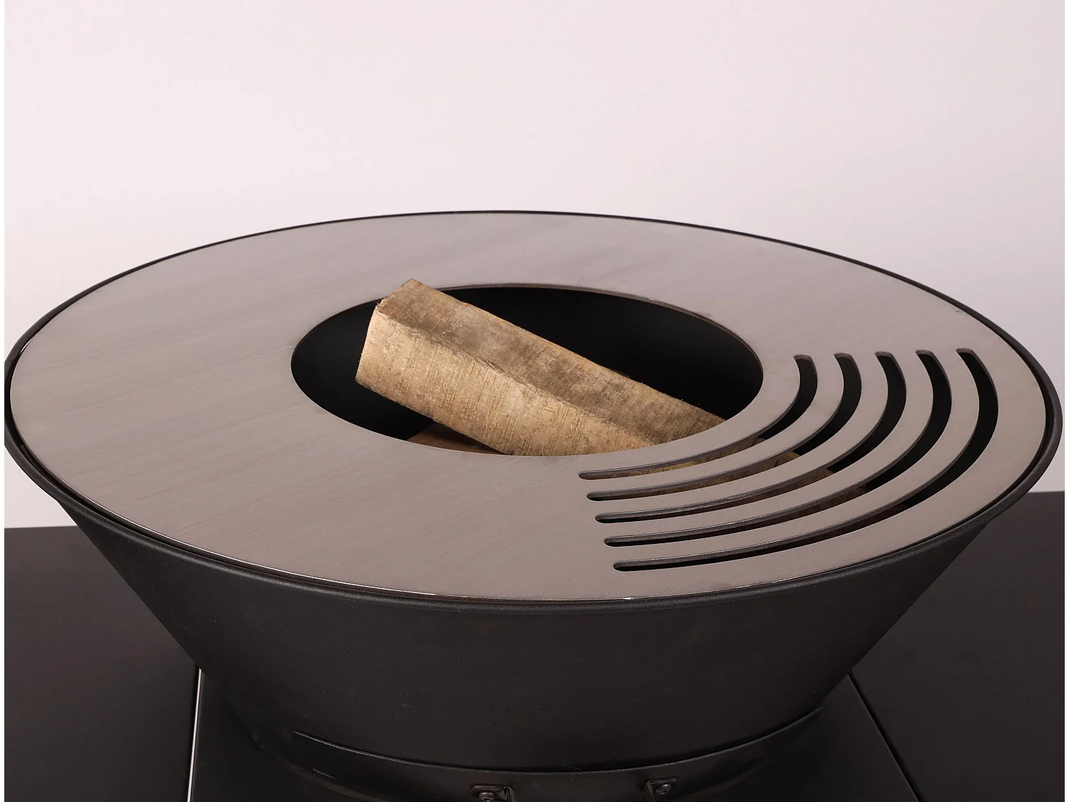 Barbecue avec plaque ronde, grill et support