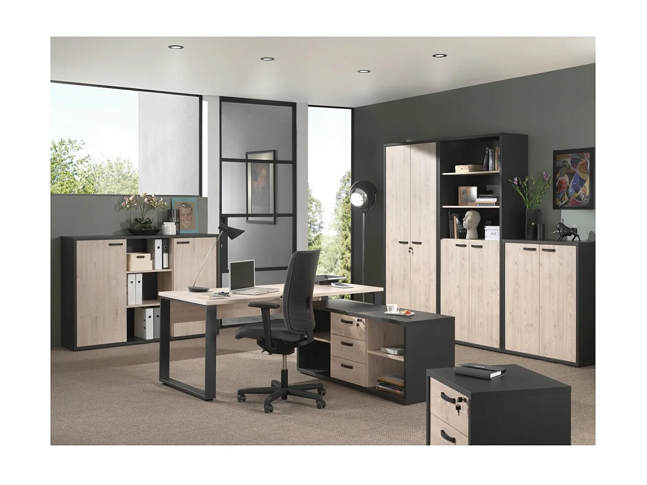 Buffet bas de rangement pour bureau 2 portes et étagères coloris chêne clair et noir