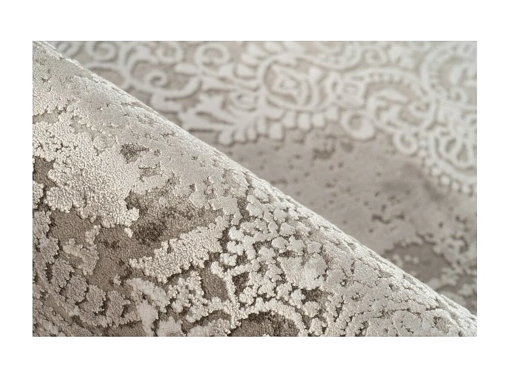 Tapis Pierre Cardin 150x80cm, design E109E coloris argent - Confort et élégance pour votre intérieur