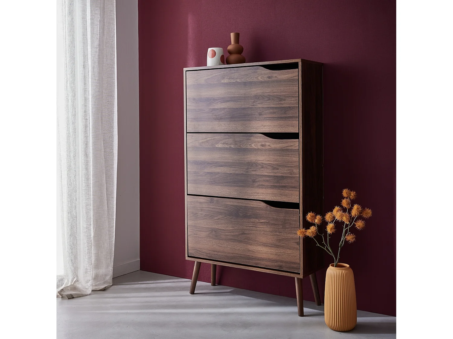 Scarpiera con decoro in legno, 3 ante, noce