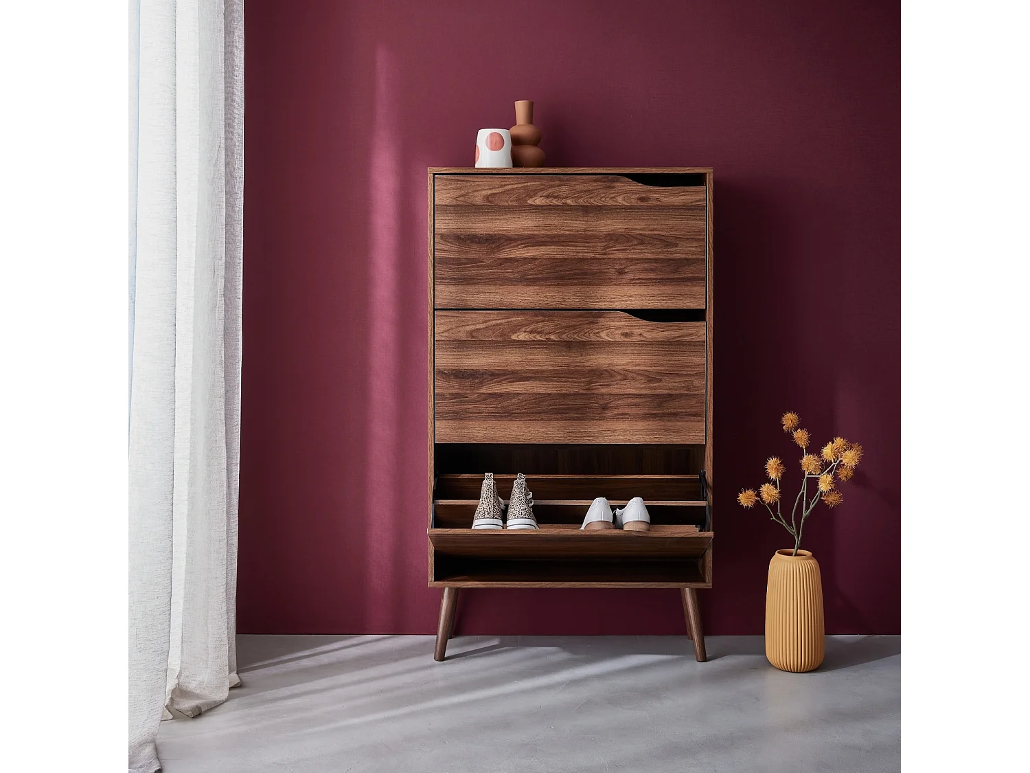 Scarpiera con decoro in legno, 3 ante, noce