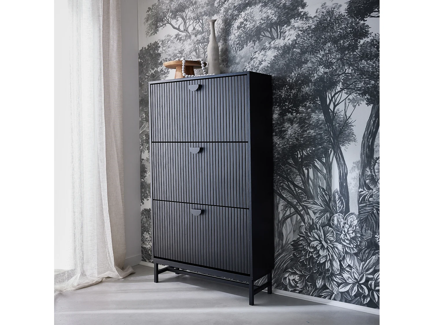 Mueble zapatero con 3 puertas acanaladas negro