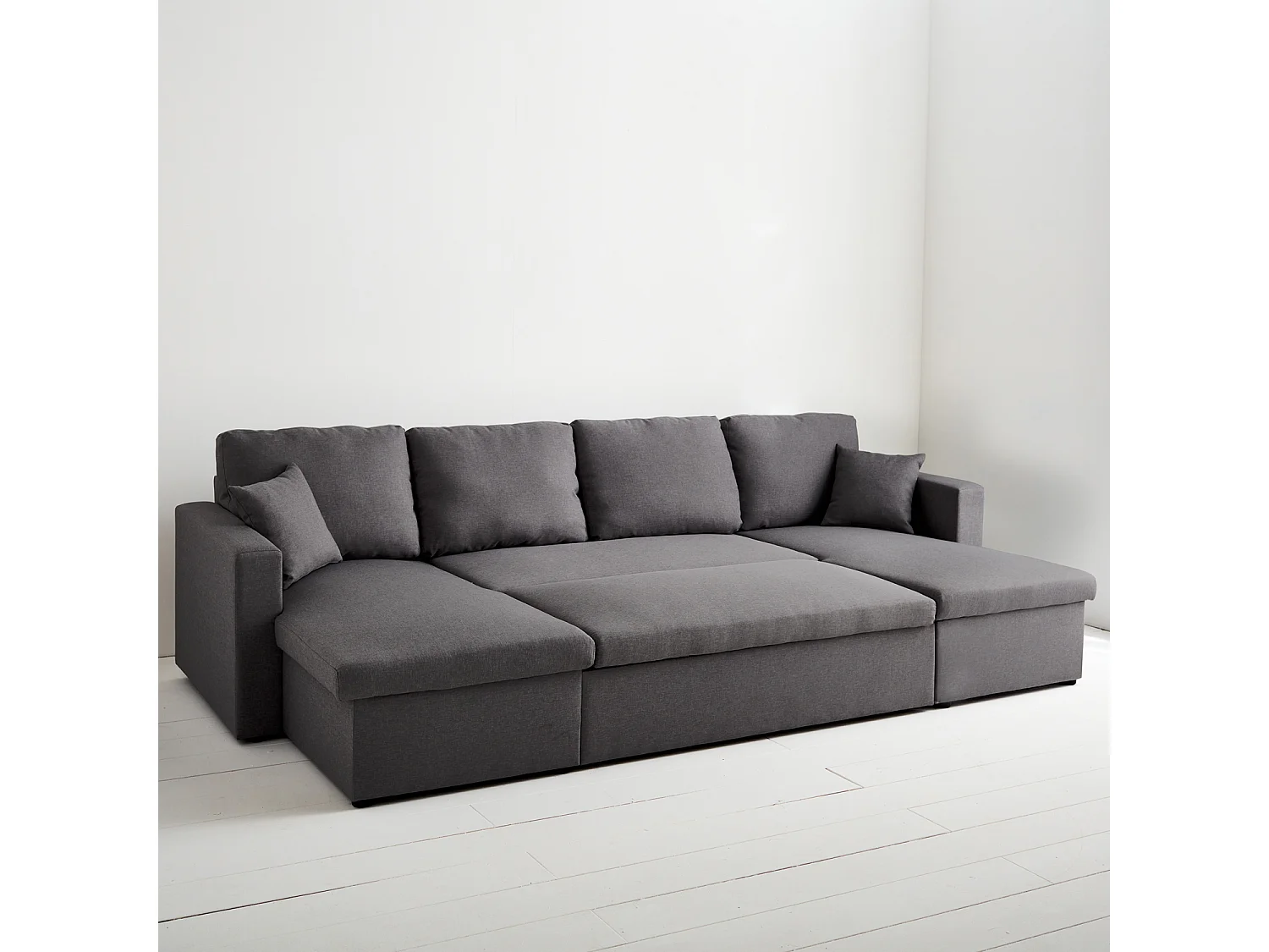 Canapé panoramique convertible en tissu gris foncé. 4 places. coffre rangement. lit modulable