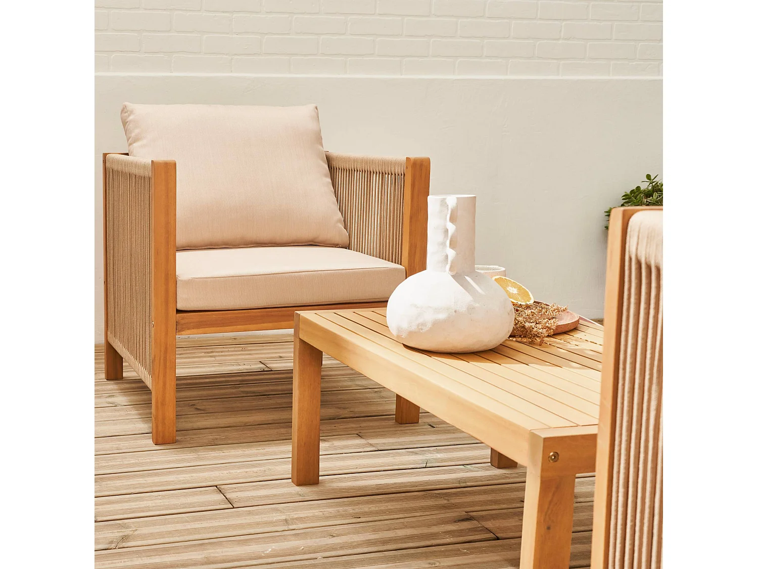 Salon de jardin ALCIRA 4 places en bois d'acacia et cordes beiges et coussins beiges. 1 canapé 2 pl + 2 fauteuils + 1 table basse