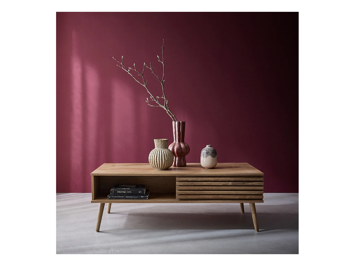 Mesa de centro escandinava con puertas correderas natural