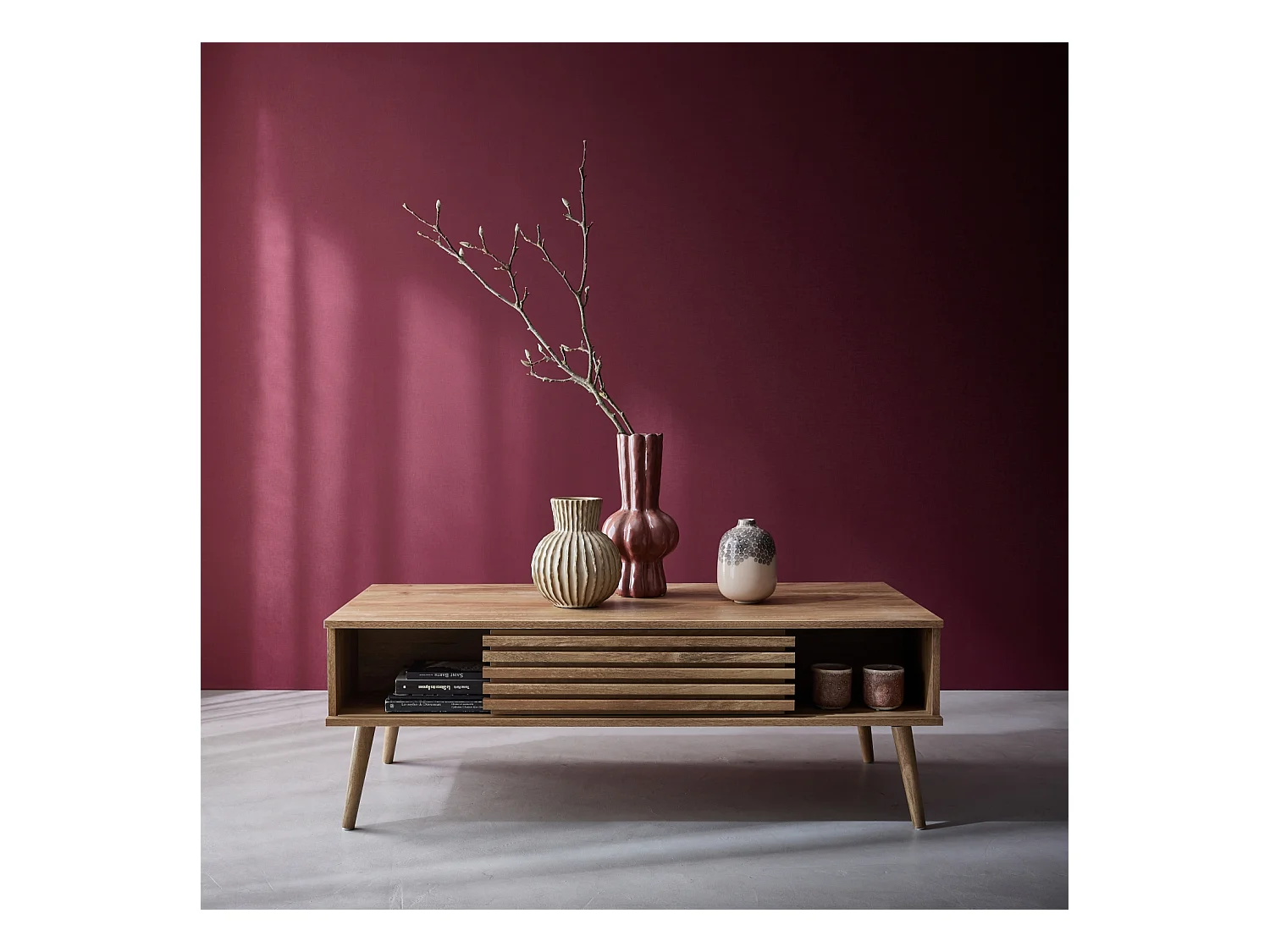 Mesa de centro escandinava con puertas correderas natural