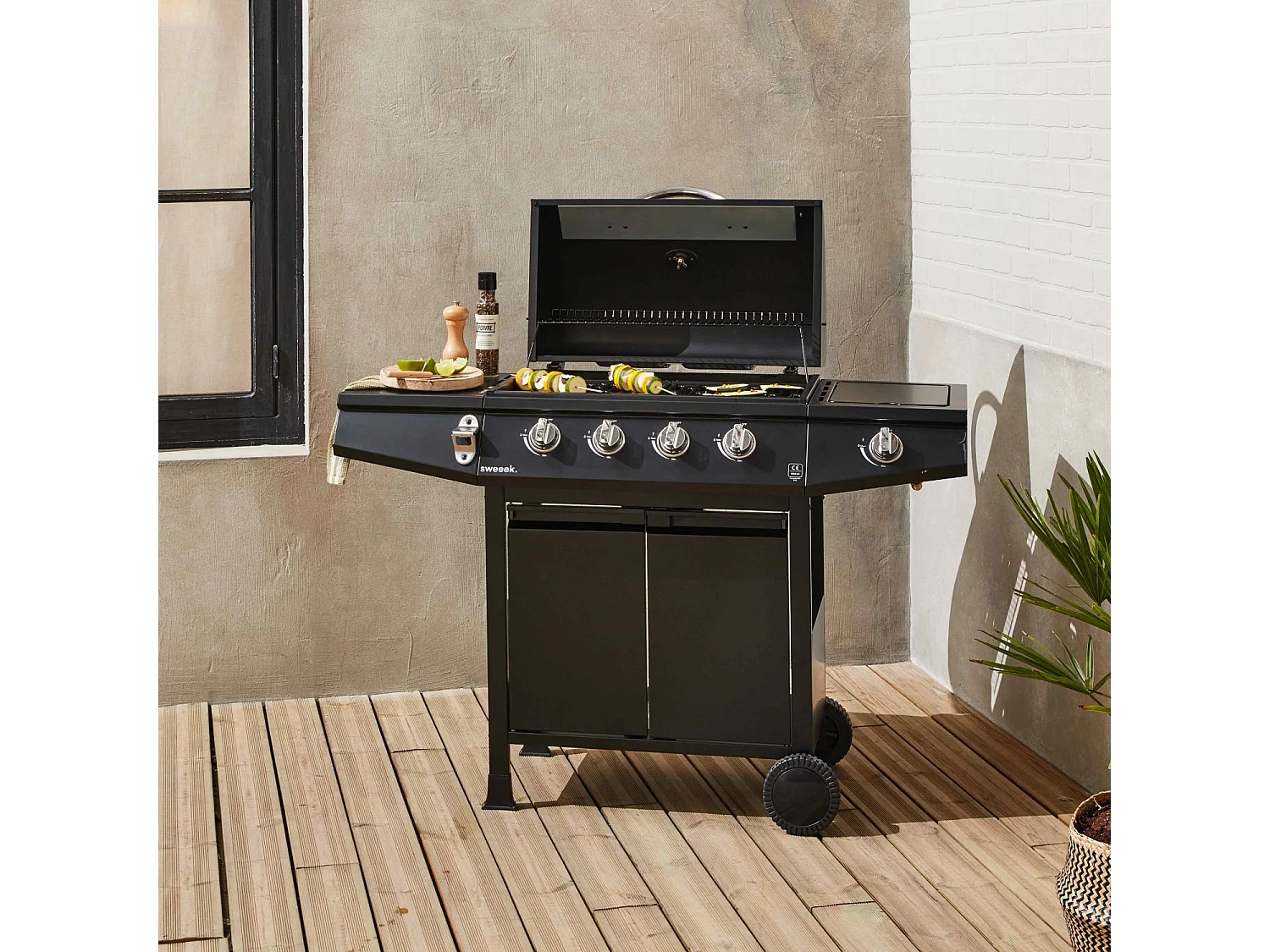 Barbecue a gas 4 bruciatori + 1 fuoco laterale, nero