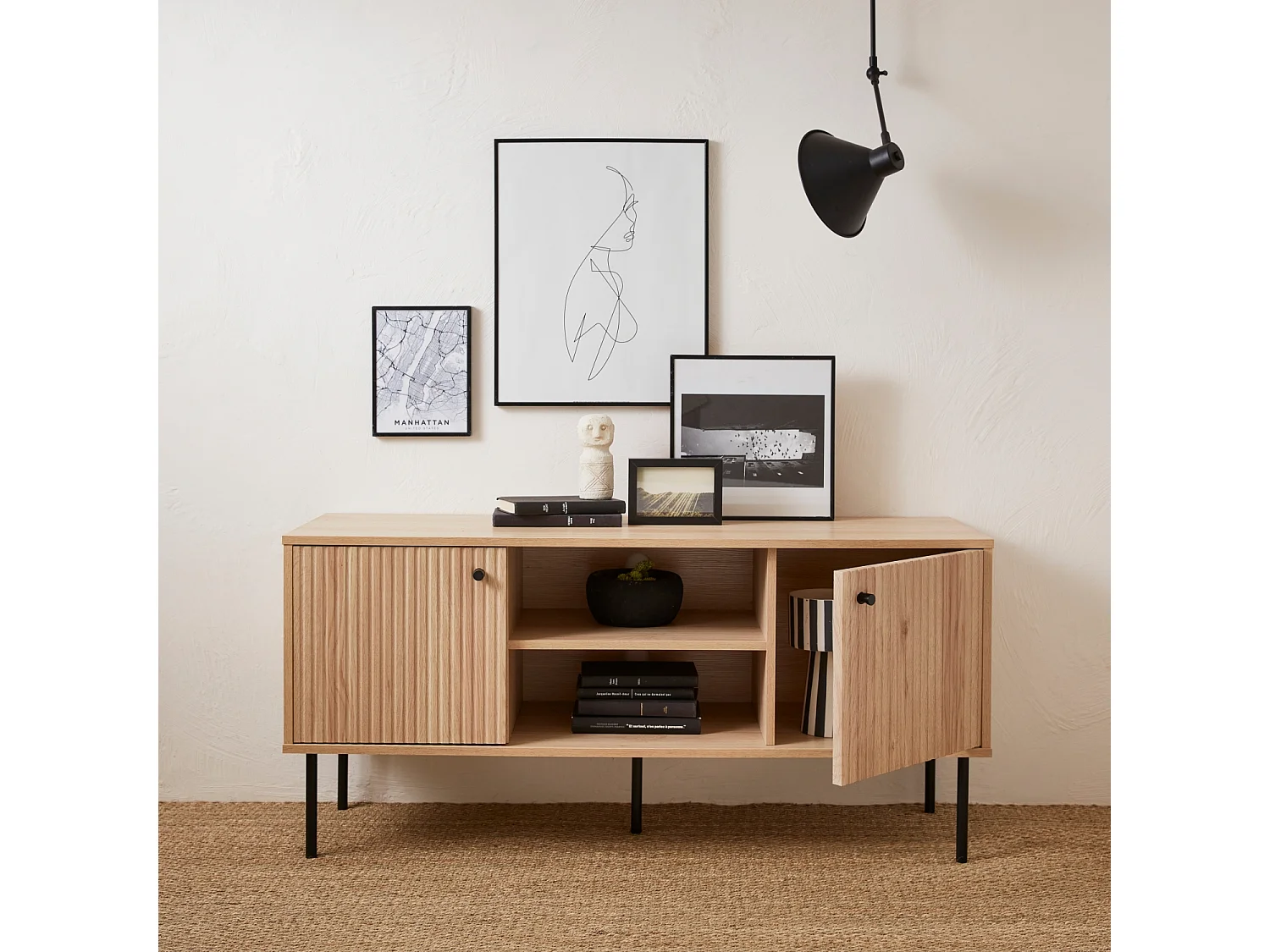 Meuble TV. Braga. deux portes. deux niches. une étagère.  L 120 x l 39 x H 56.2cm