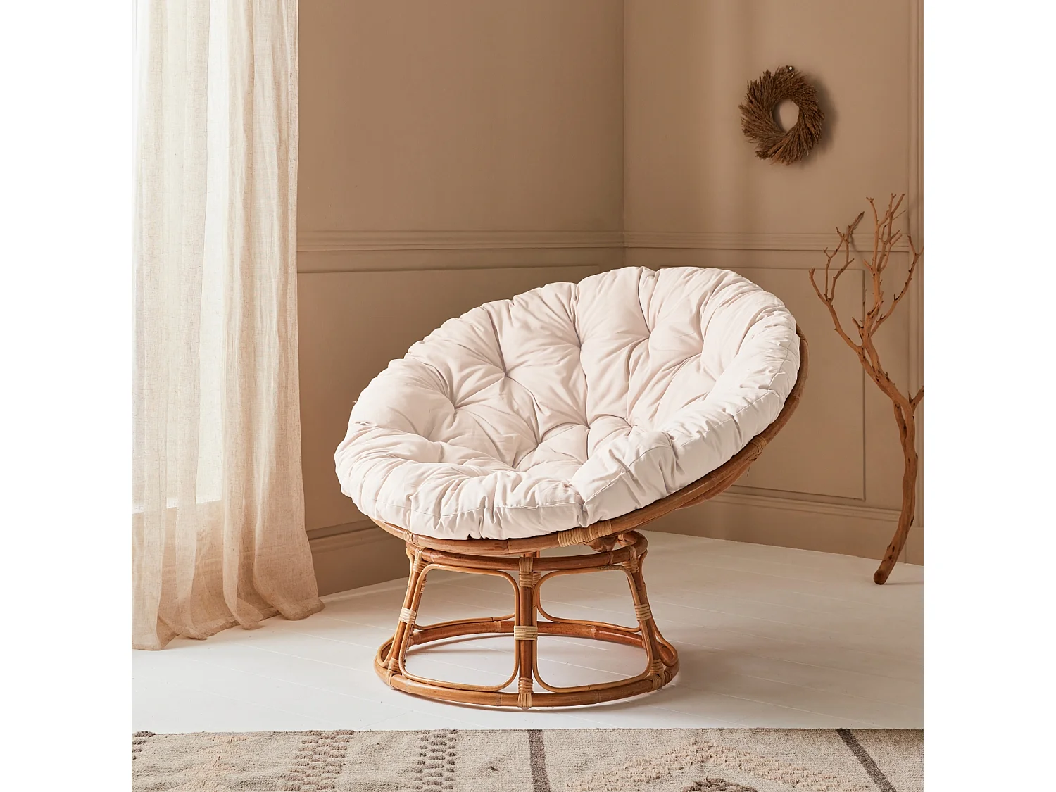Fauteuil papasan en rotin avec coussin blanc Ø113cm