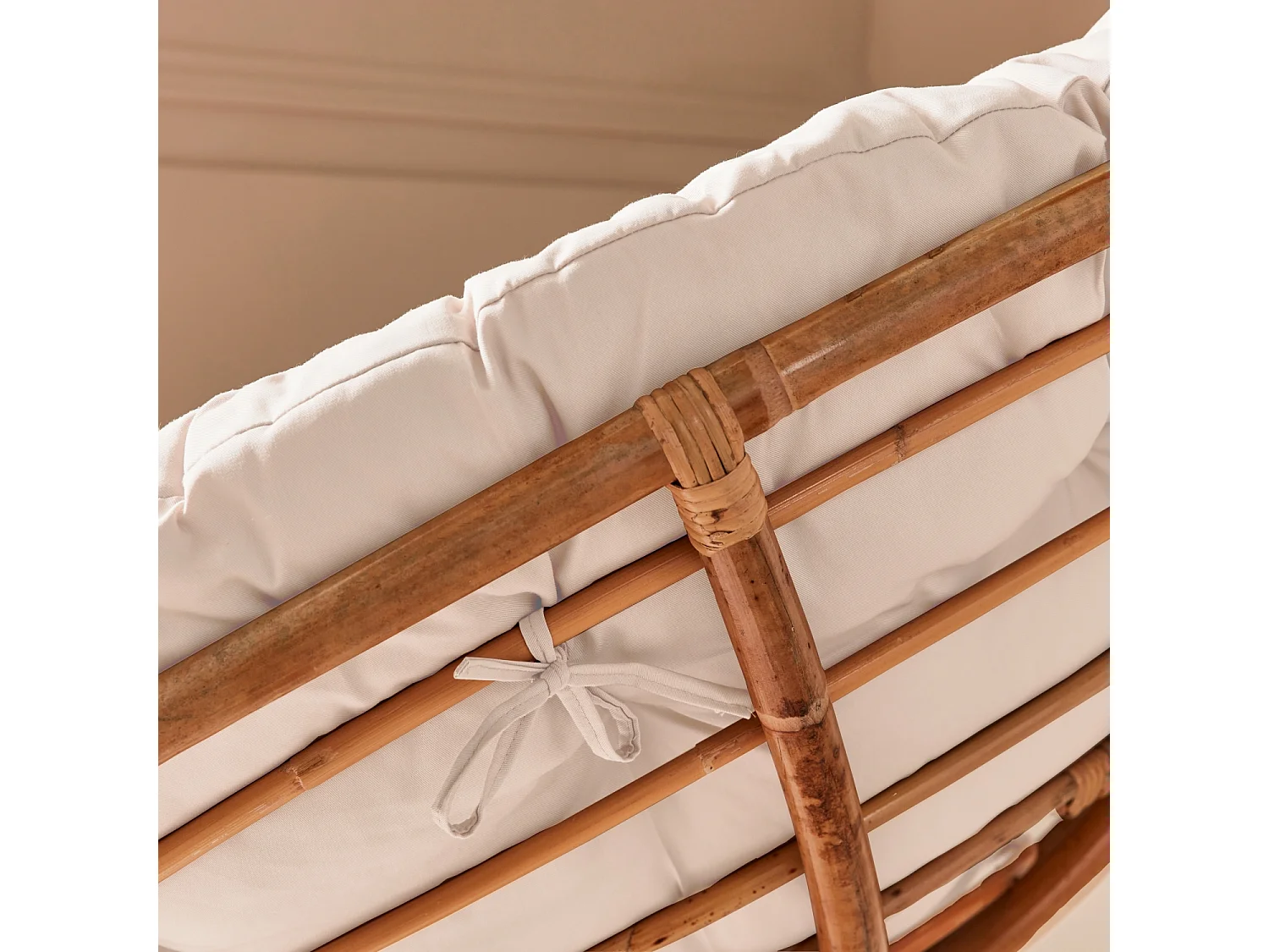 Fauteuil papasan en rotin avec coussin blanc Ø113cm