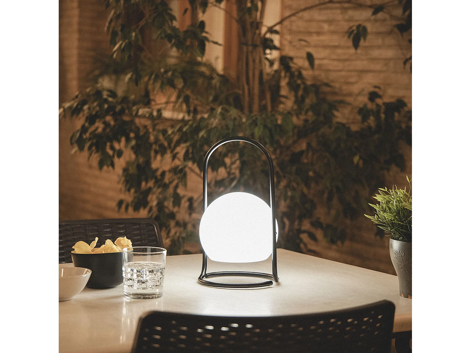 Lámpara de Mesa Exterior LED Portátil de Metal con Batería USB Recargable Mkono Negro