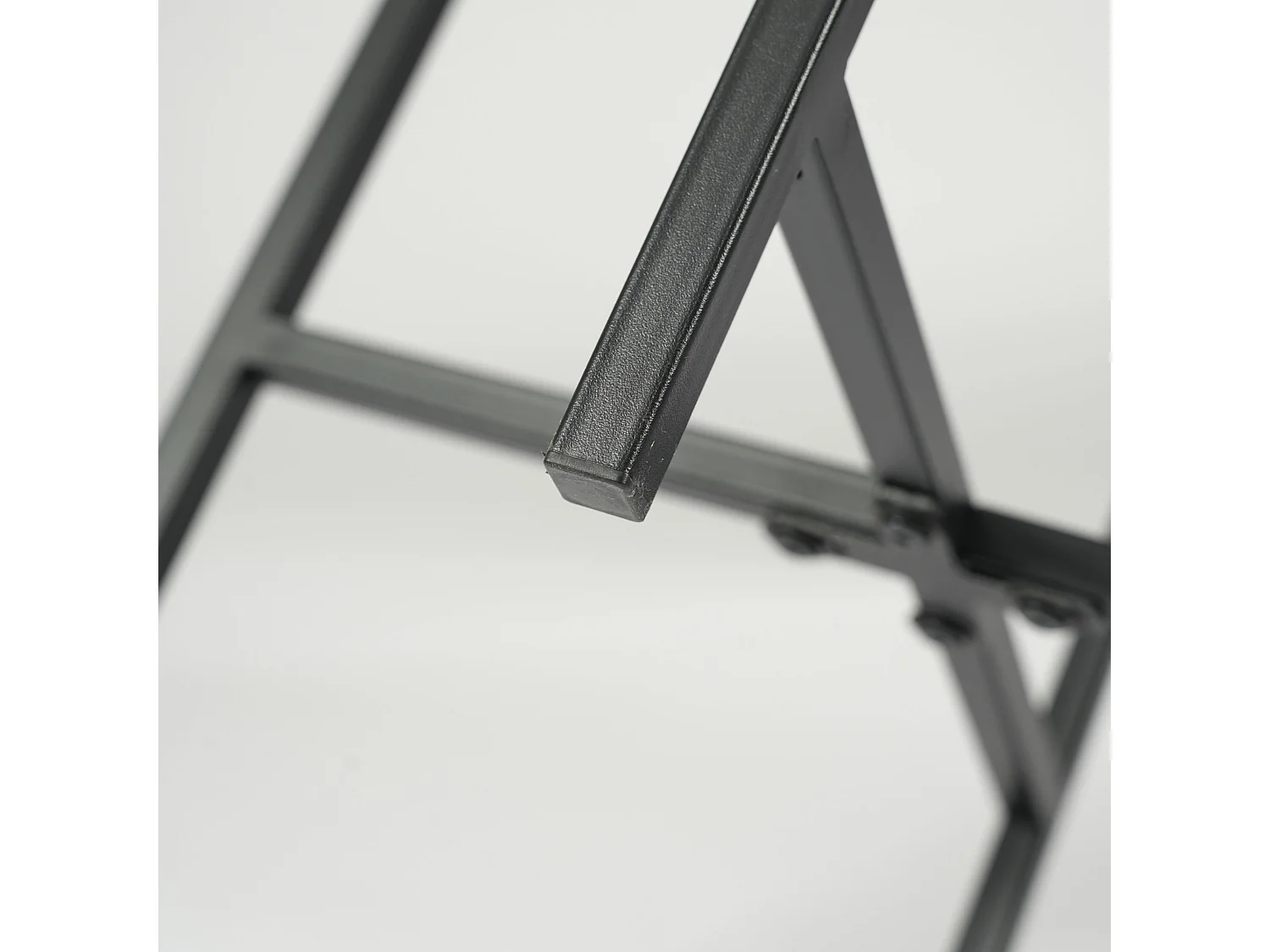 Ensemble table basse ronde plateau en bois pieds en métal HEAL A