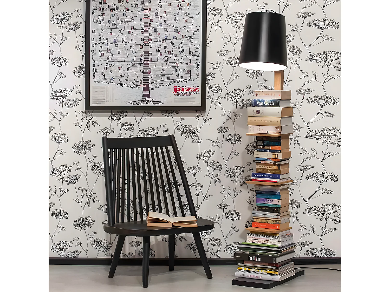 Boekenstandaard van natuurlijk hout met zwarte lampenkap