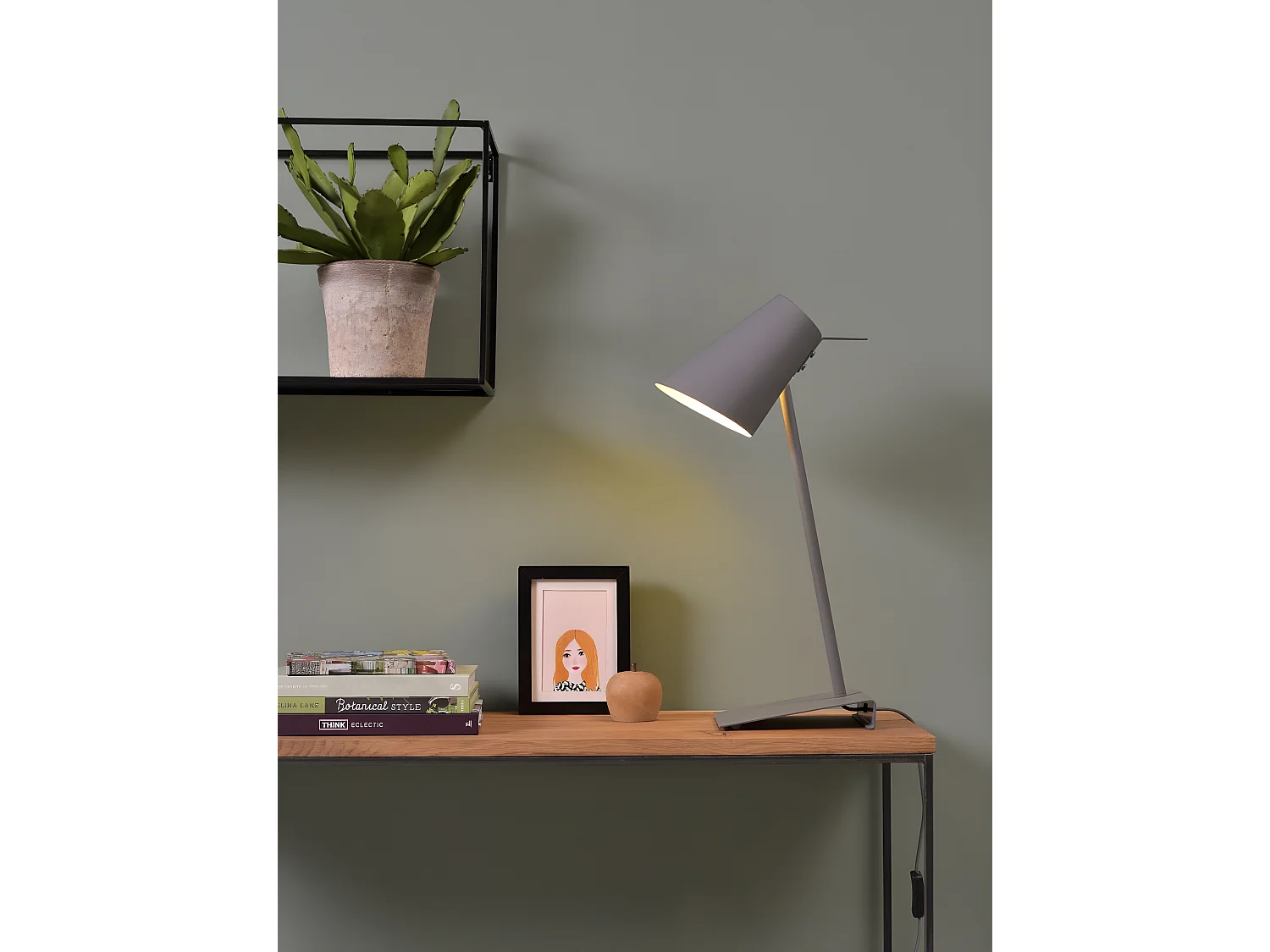 Lampe de table inclinée en métal gris