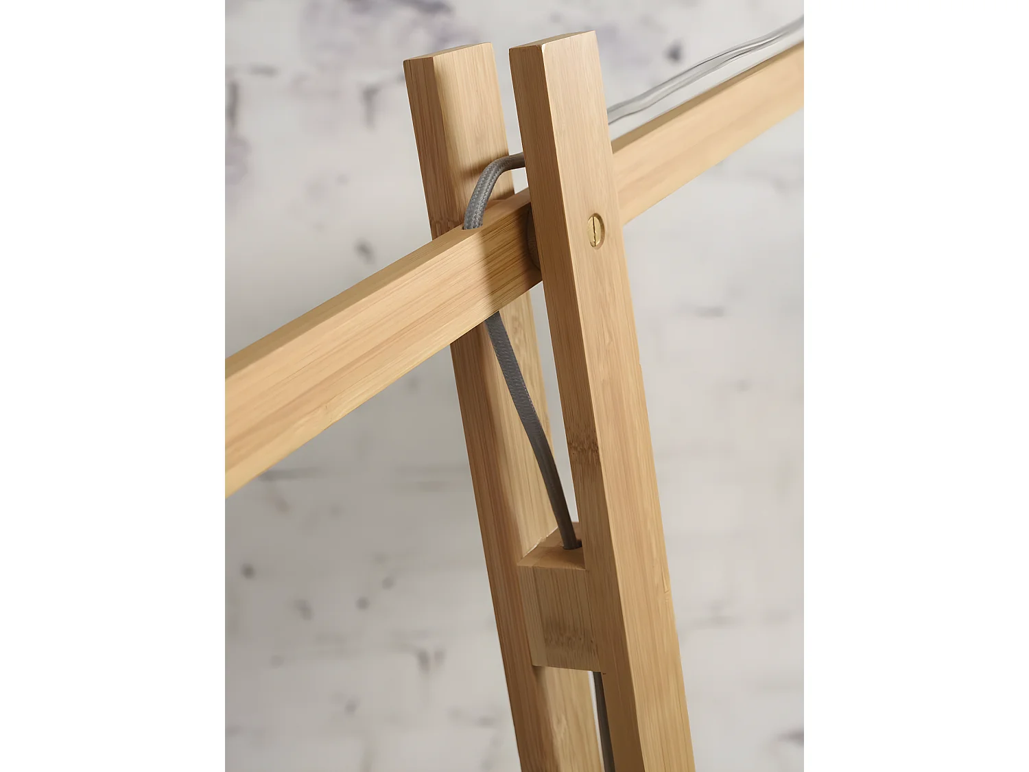 Lampadaire XL en bambou marron avec abat-jour noir