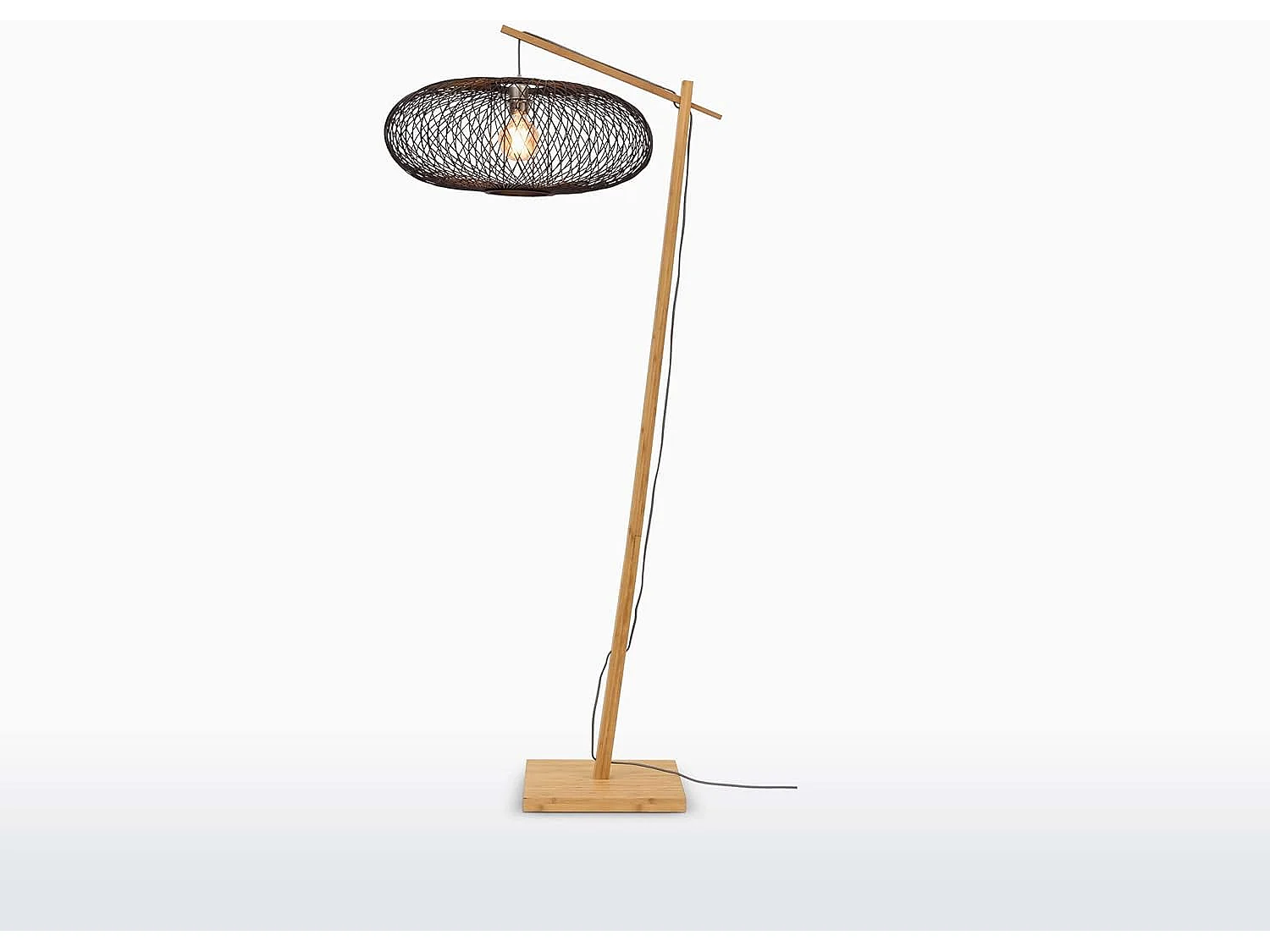 Bruine bamboe vloerlamp met zwarte bamboe lampenkap