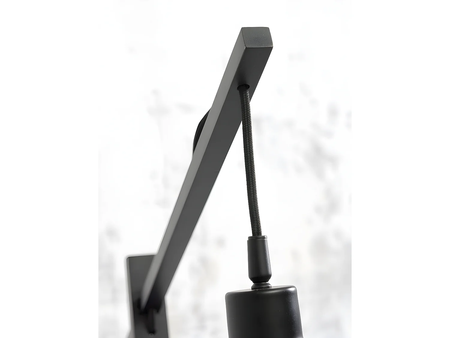 Zwarte bamboe vloerlamp met zwarte bamboe lampenkap