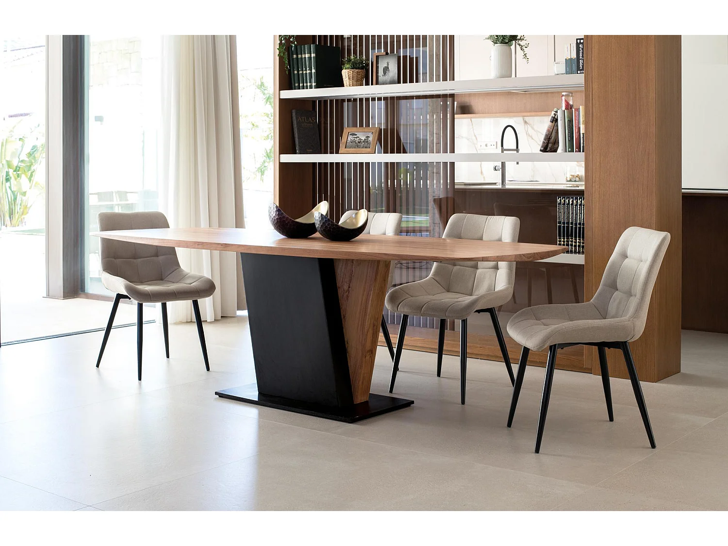 Table à manger en bois d'acacia et métal