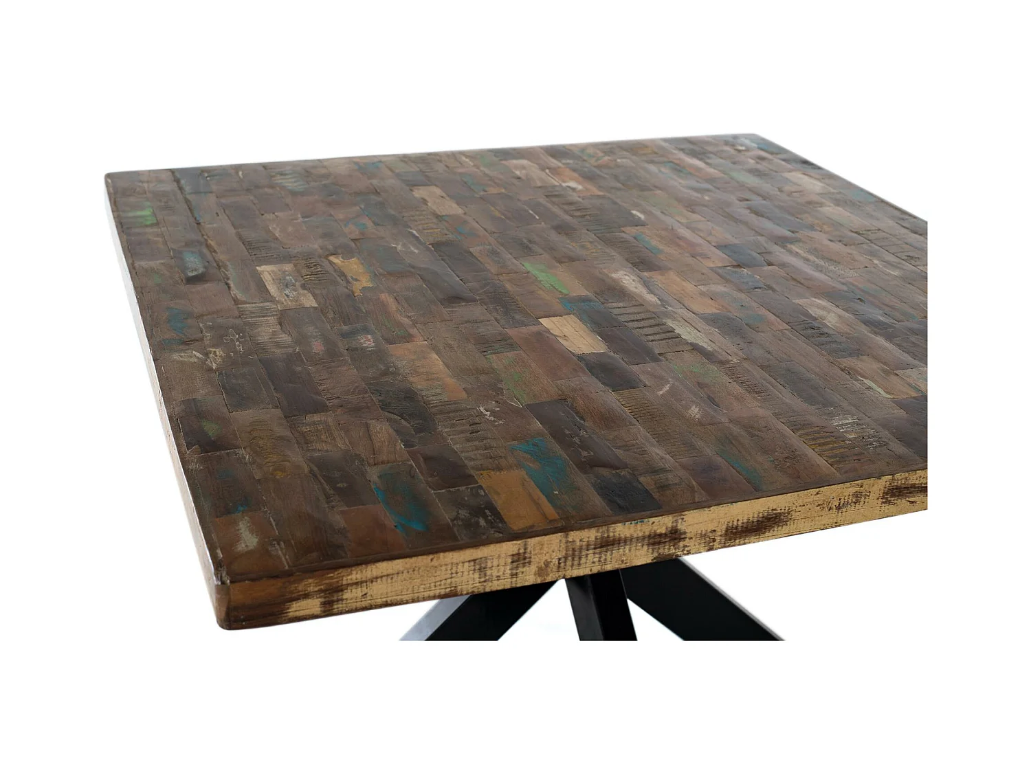 Esstisch aus Metall und recyceltem Holz