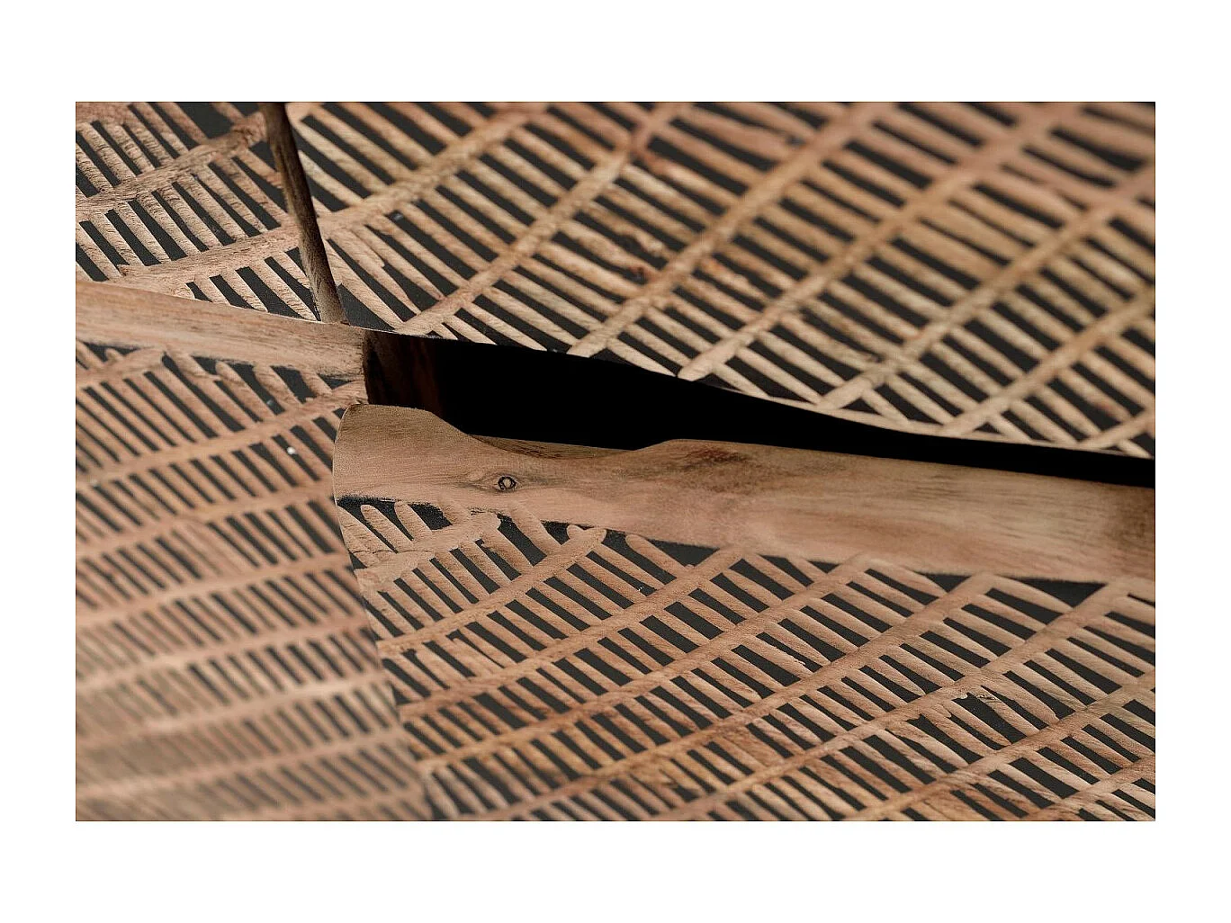 Aparador de madeira de acácia e pés de metal de cor natural Marrón.Giner y Colomer.90x40x200