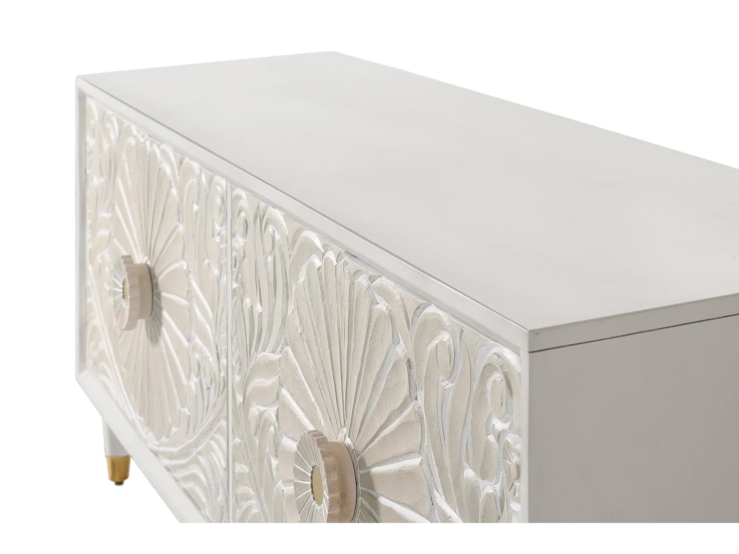 Buffet em madeira de mangue com detalhes em branco.