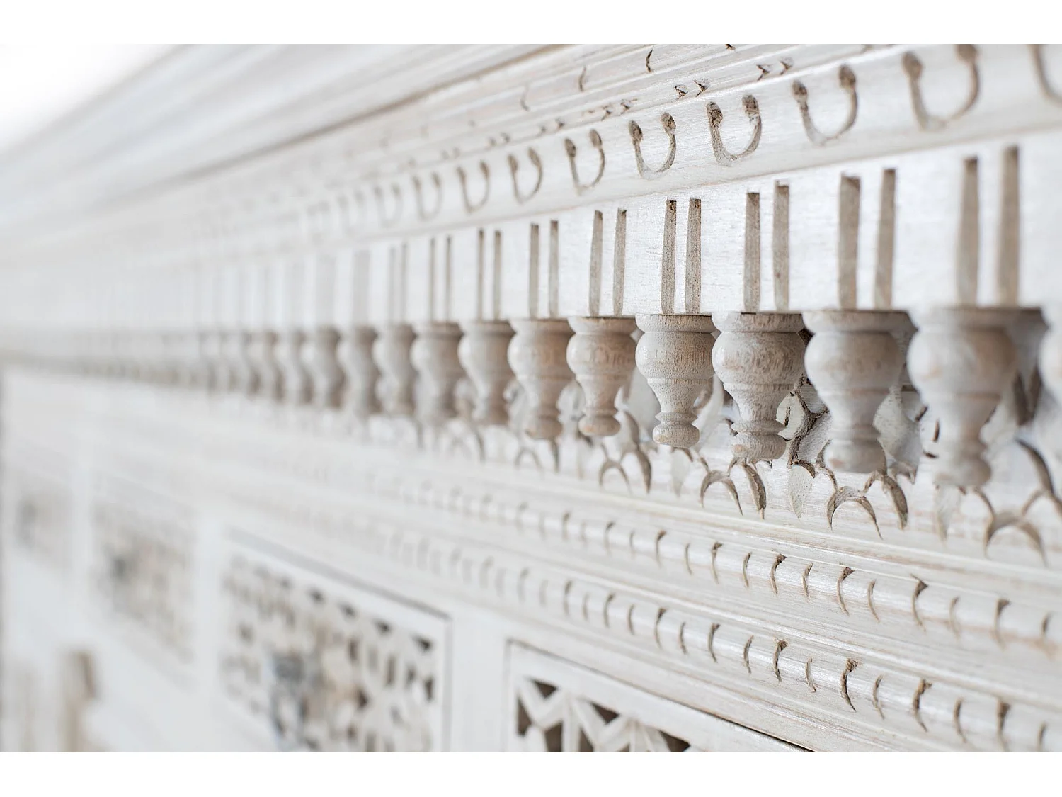 Sideboard aus gealtertem weißem Mangoholz