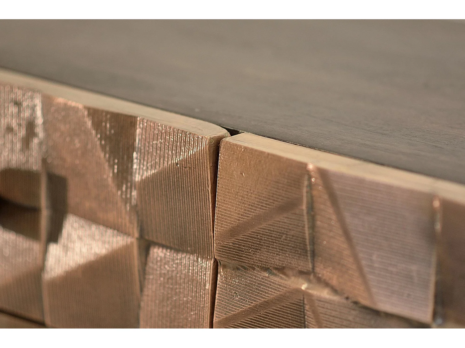 Sideboard aus Mangoholz und Bronze