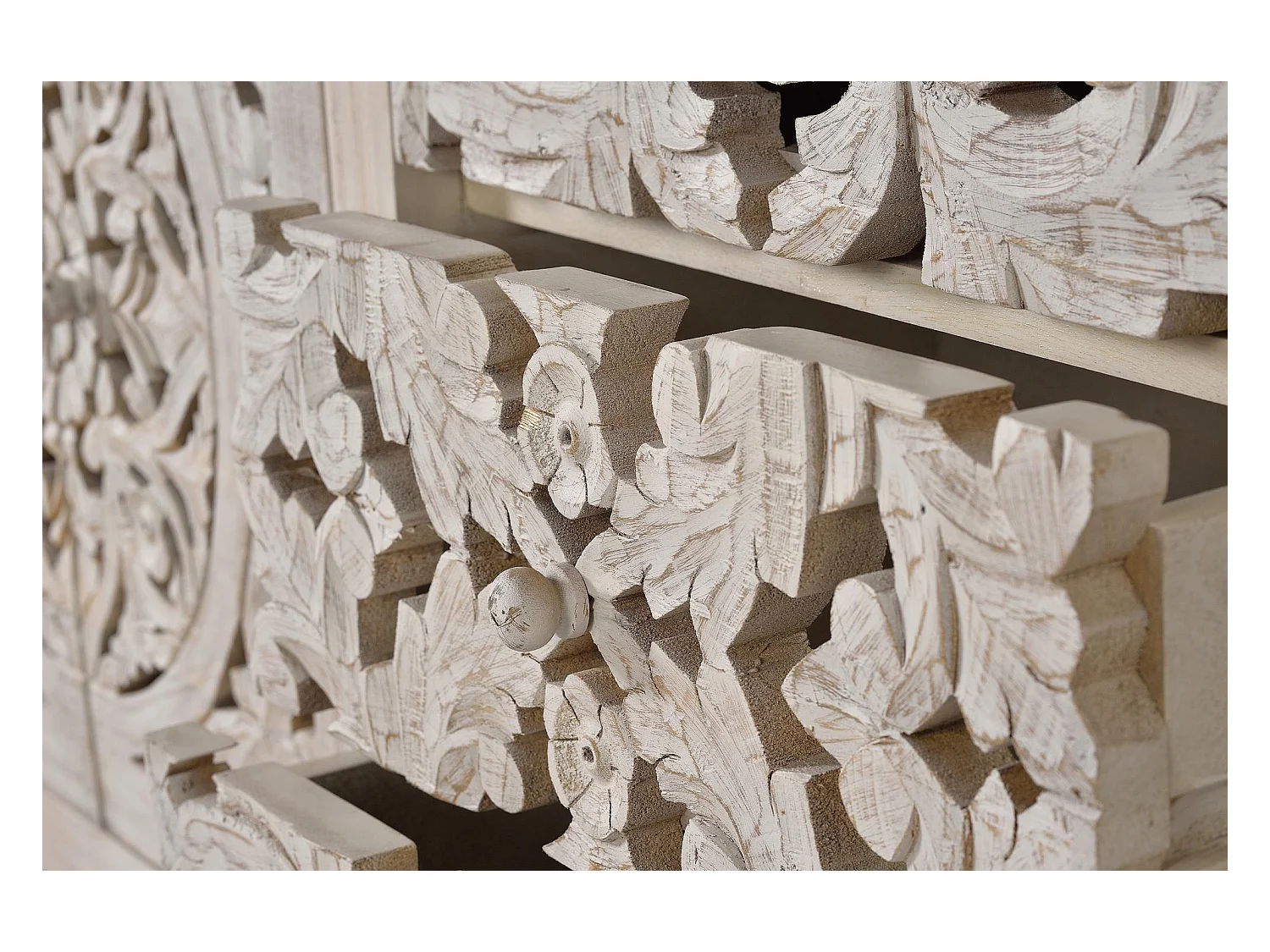 Komoda z drewna mango z nogami z postarzanego białego metalu