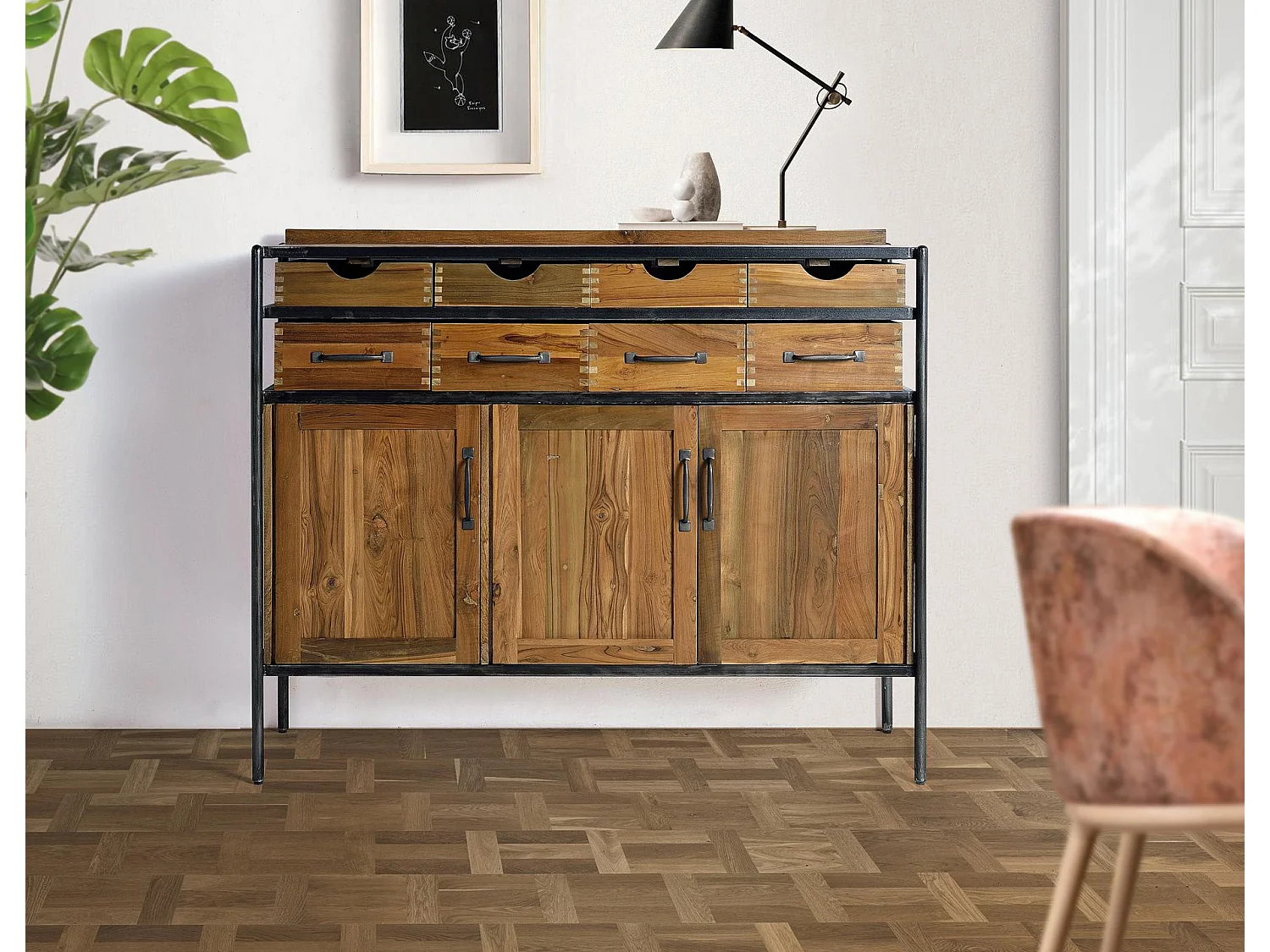 Skjenk laget av teak og mangotre og metall