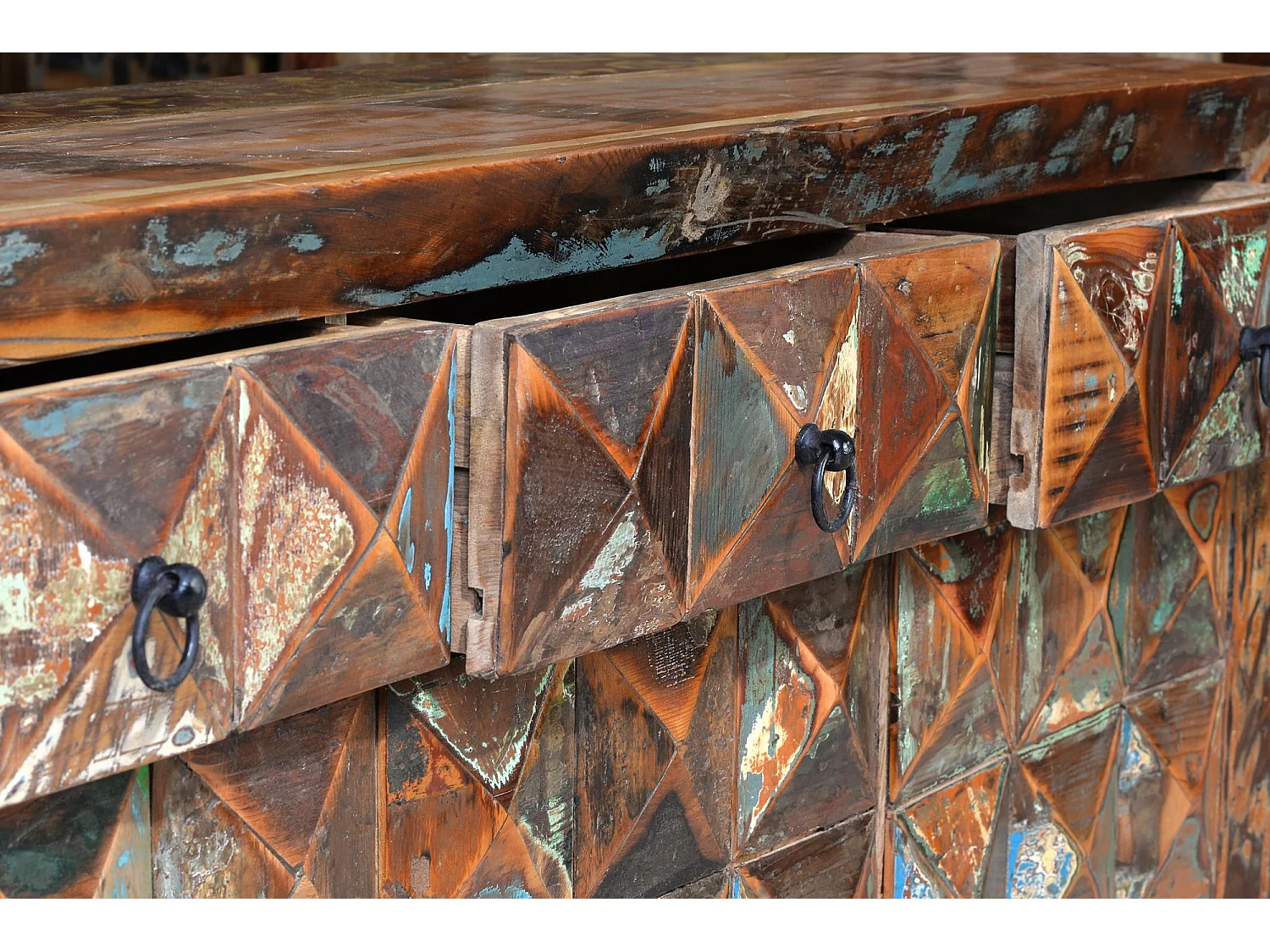 Buffet en bois recyclé multicolore