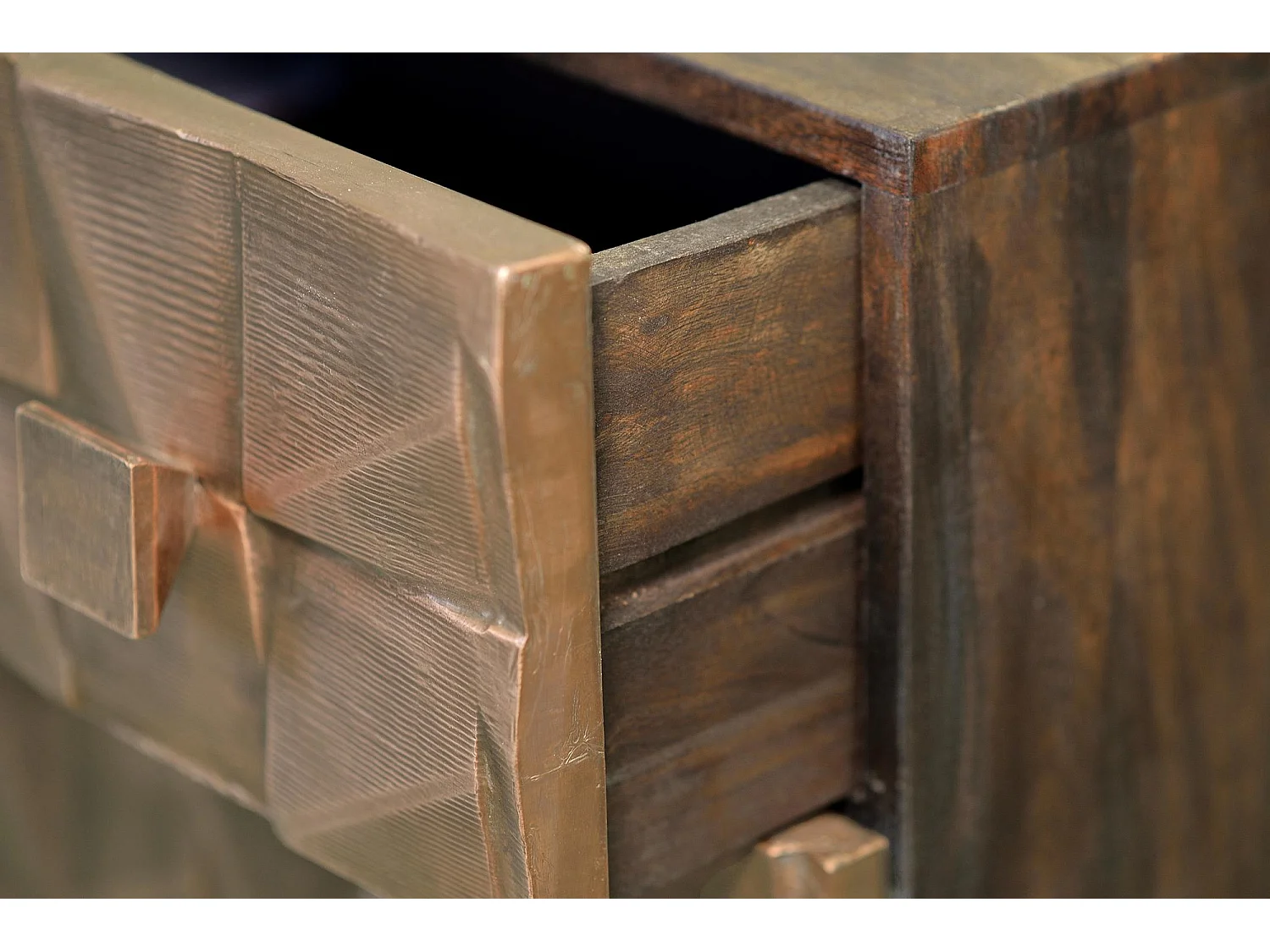 Sideboard aus Mangoholz und Bronze