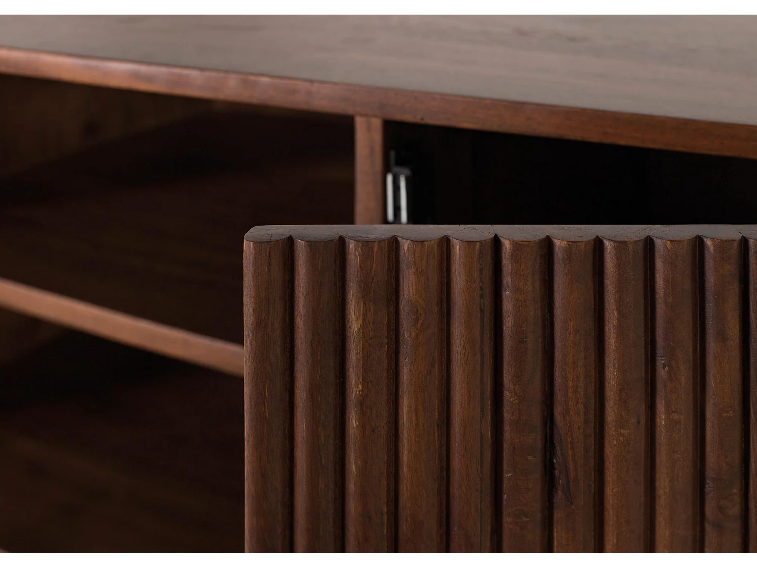 Buffet avec 2 portes et 3 tiroirs en bois d'acacia et pieds en métal