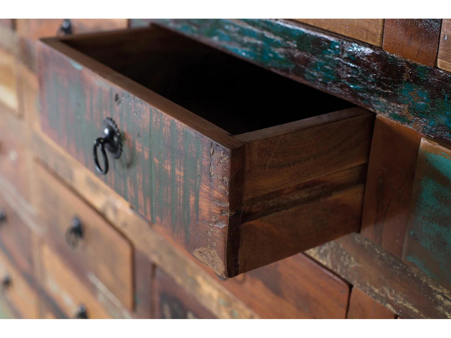 Komoda z 28 szufladami wykonana z odzyskanego drewna, ręcznie robiona