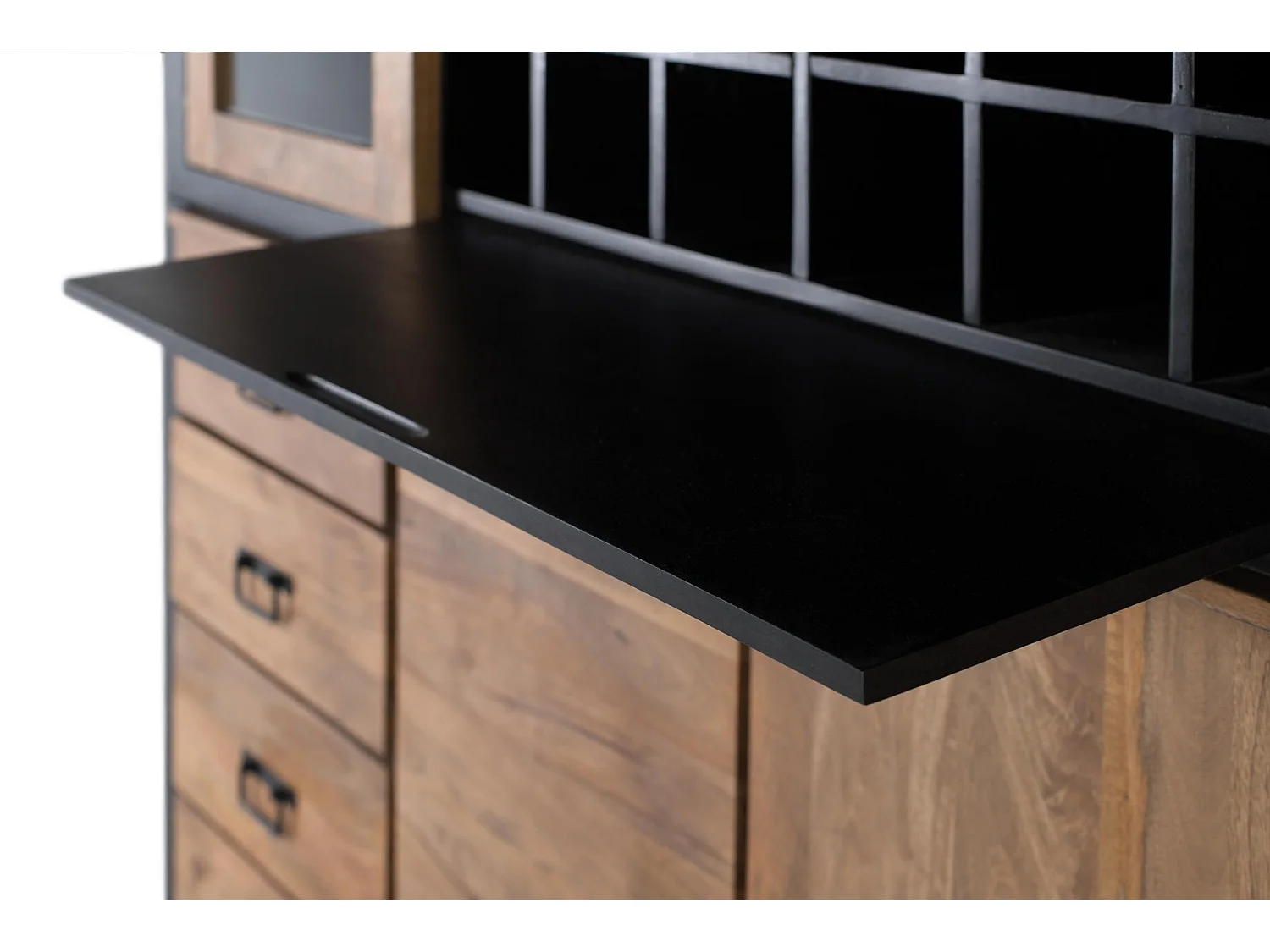 Kleiderschrank aus Mangoholz und Metall