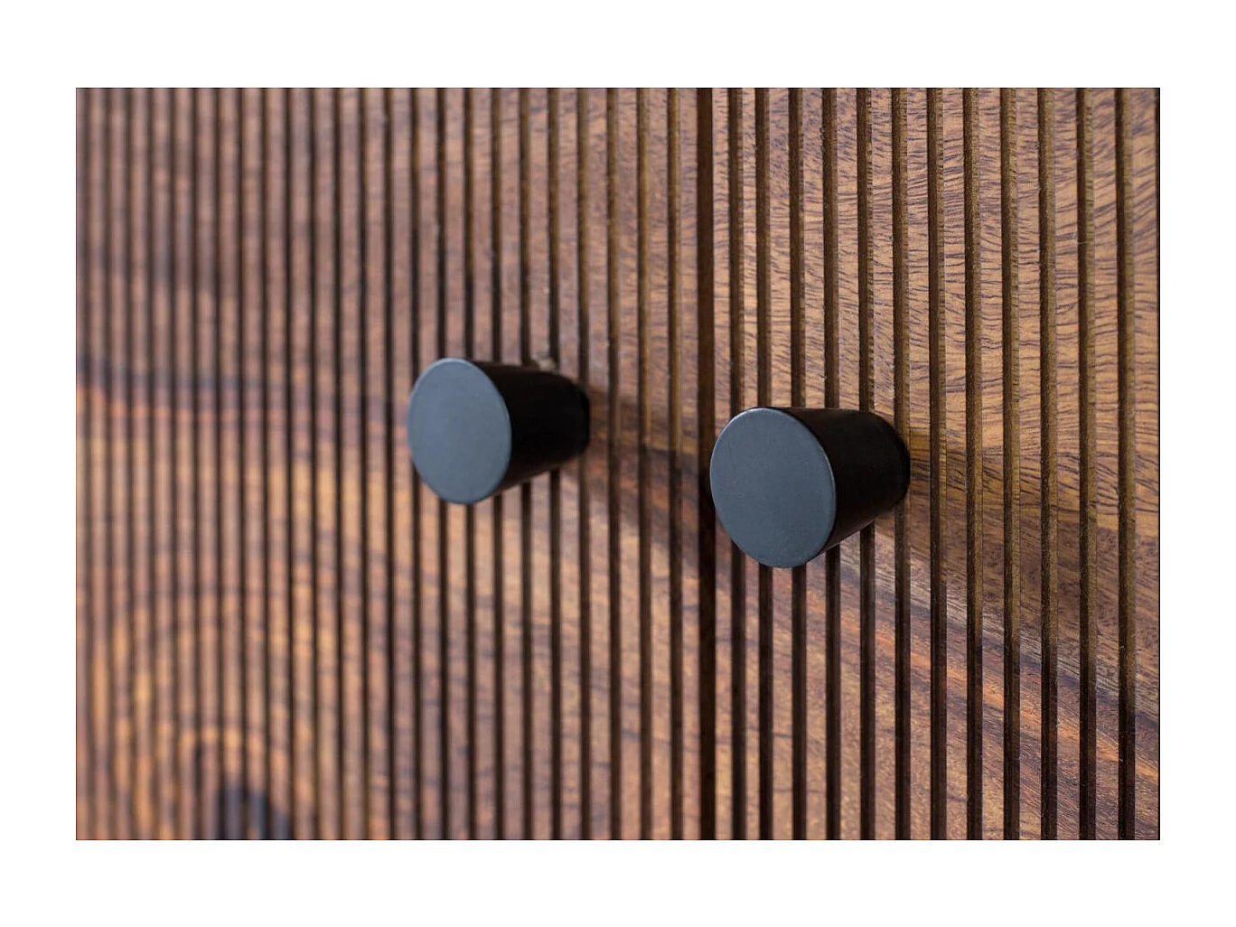 Console en bois palissandre et manguier avec métal