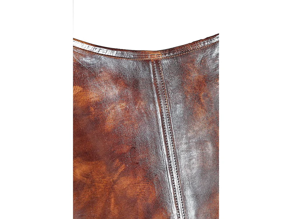 Gealterter Schal aus Leder und Eisen