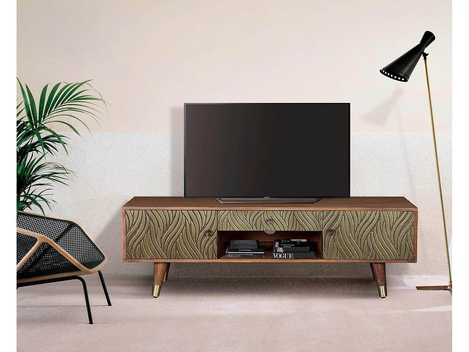 TV-Möbelstück aus Mangoholz und Bronze