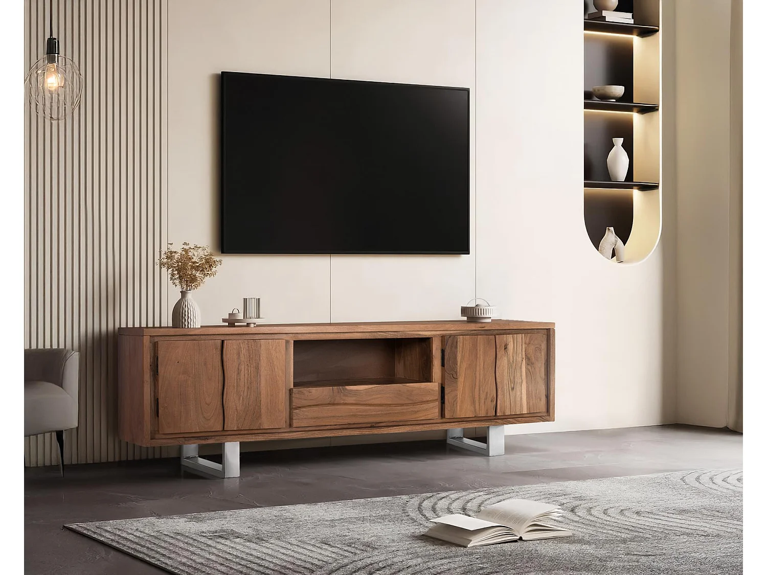 TV-Schrank aus natürlichem Akazienholz und silbernem Metall