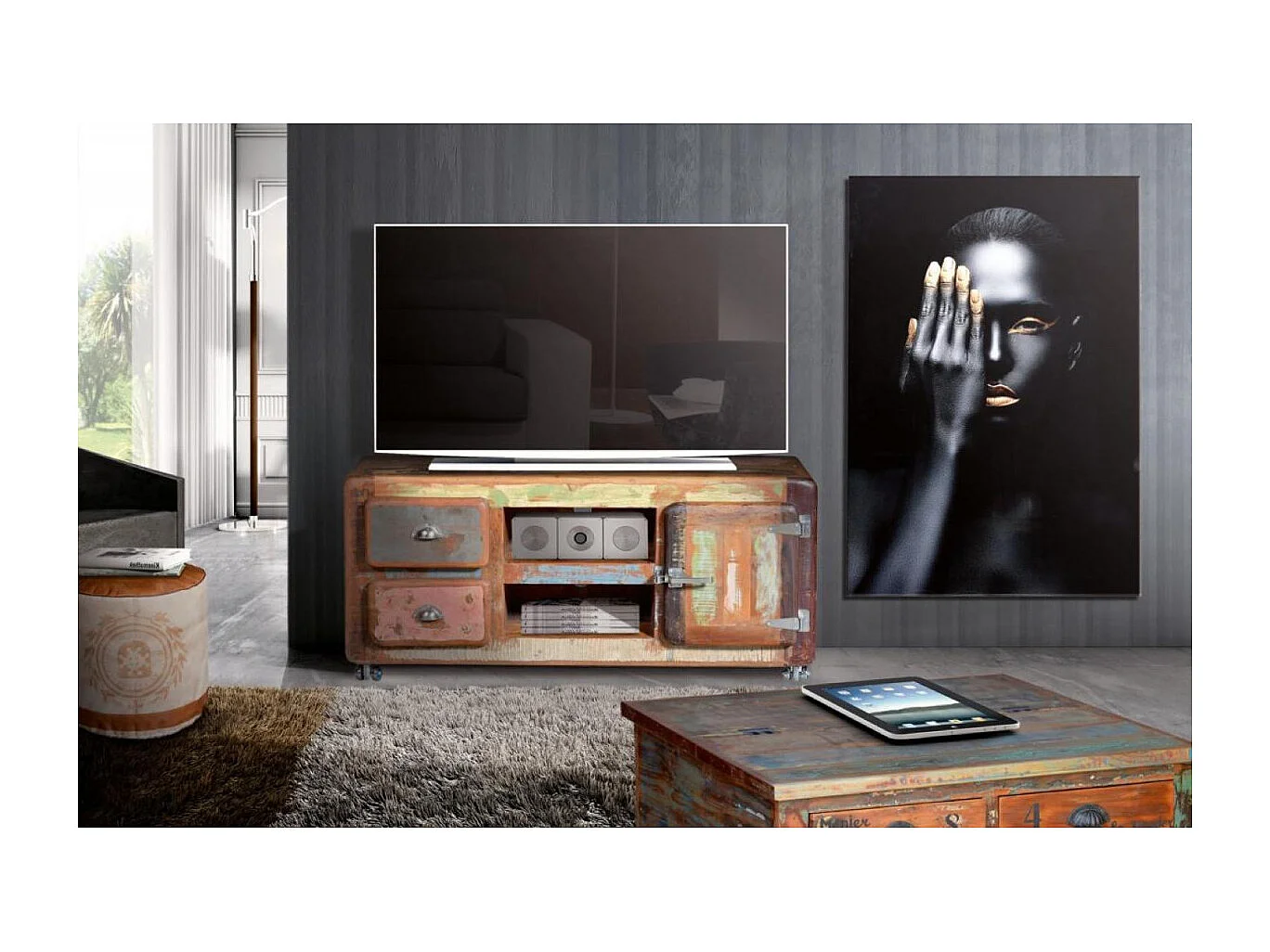 Mobiletto tv a 2 cassetti 1 anta e 1 rippiano in legno di riciclo