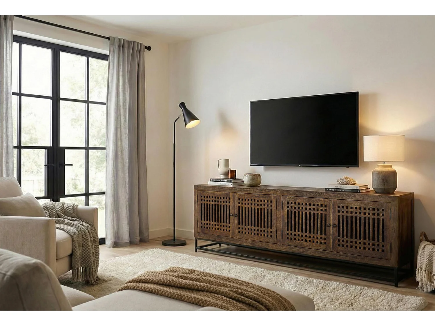 TV-Schrank aus Akazienholz und Metall