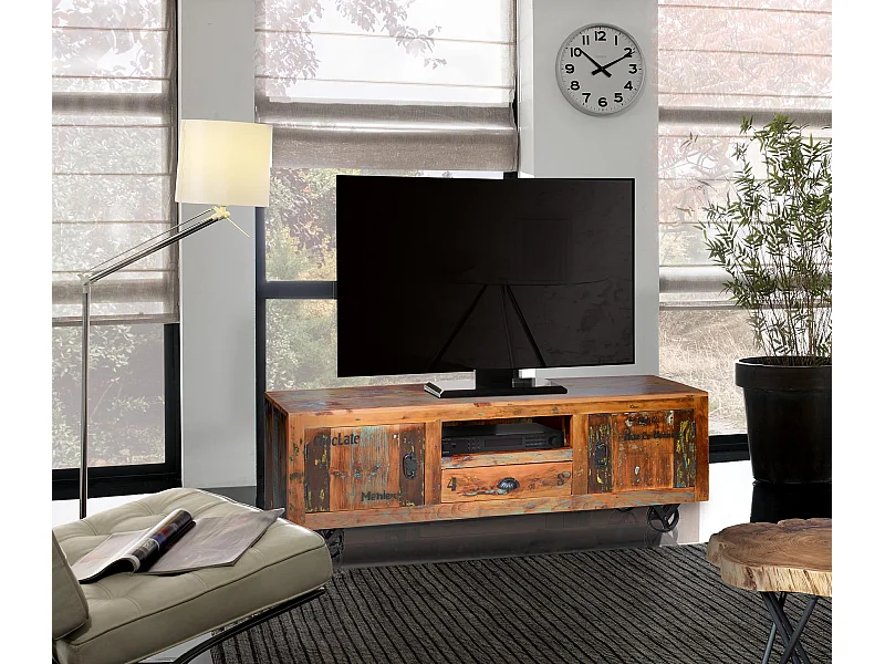 TV-Möbel  aus recyceltem Holz