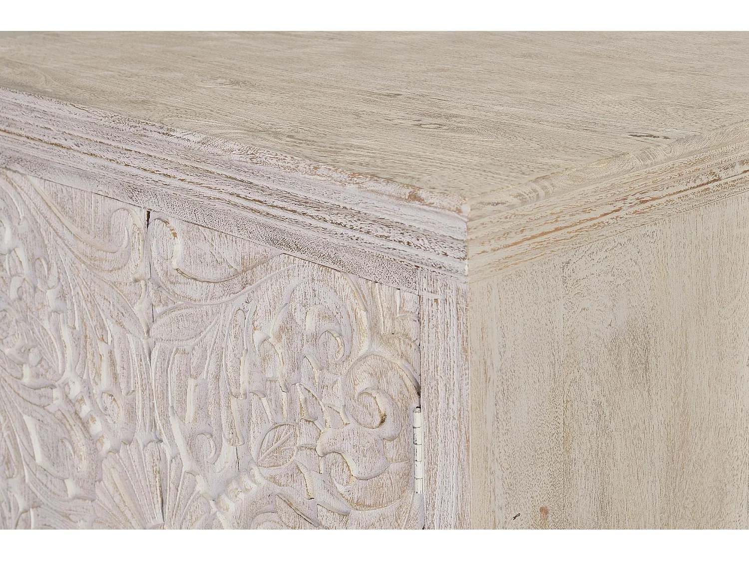 Commode en manguier blanc vieilli